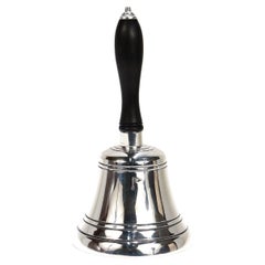 Campana de mesa de plata inglesa vintage de Walker & Hall, 1962