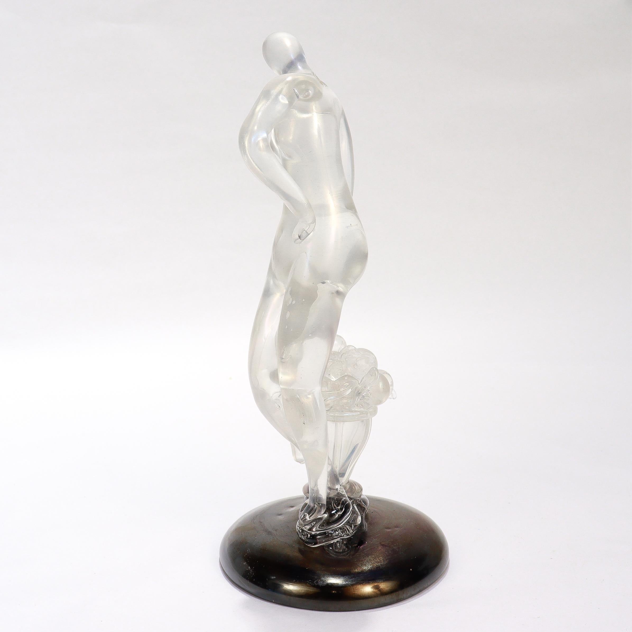 Flavio Poli / M.I.V.I. Figurina di donna nuda in vetro artistico di Murano con frutta e fiori In condizioni buone in vendita a Philadelphia, PA