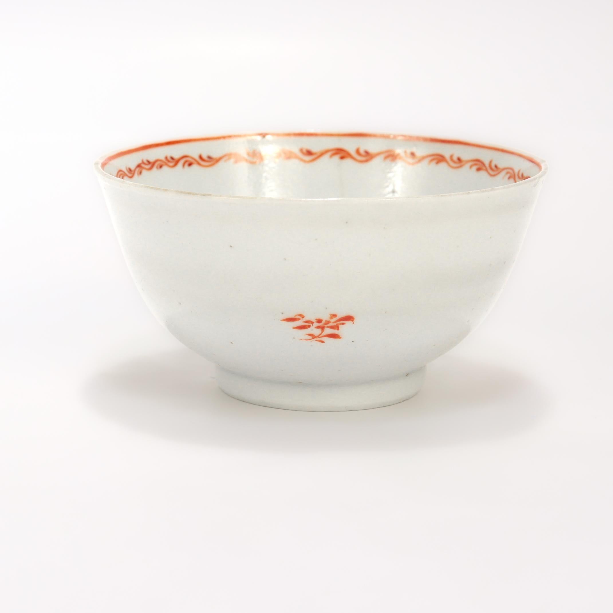 Ancienne tasse à thé et soucoupe en porcelaine d'exportation chinoise du 18e siècle en vente 3