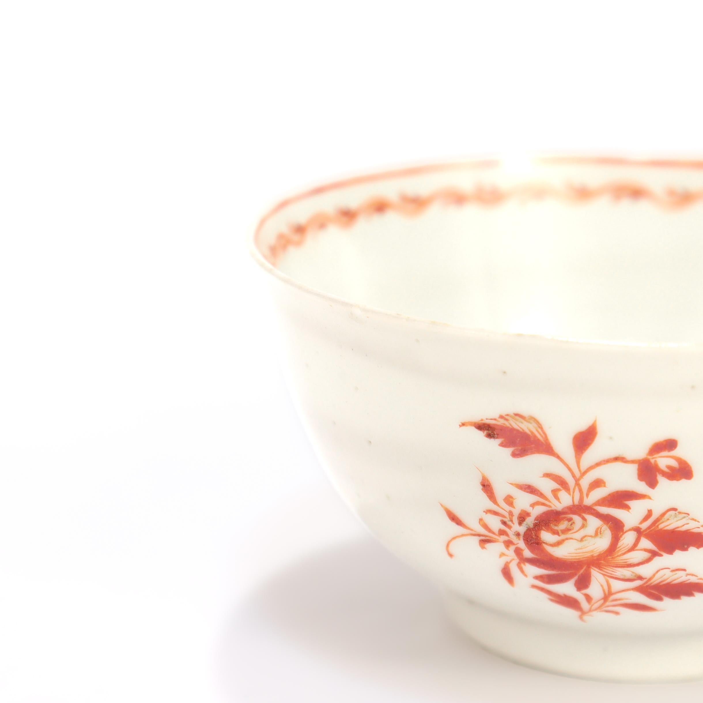 Ancienne tasse à thé et soucoupe en porcelaine d'exportation chinoise du 18e siècle en vente 11