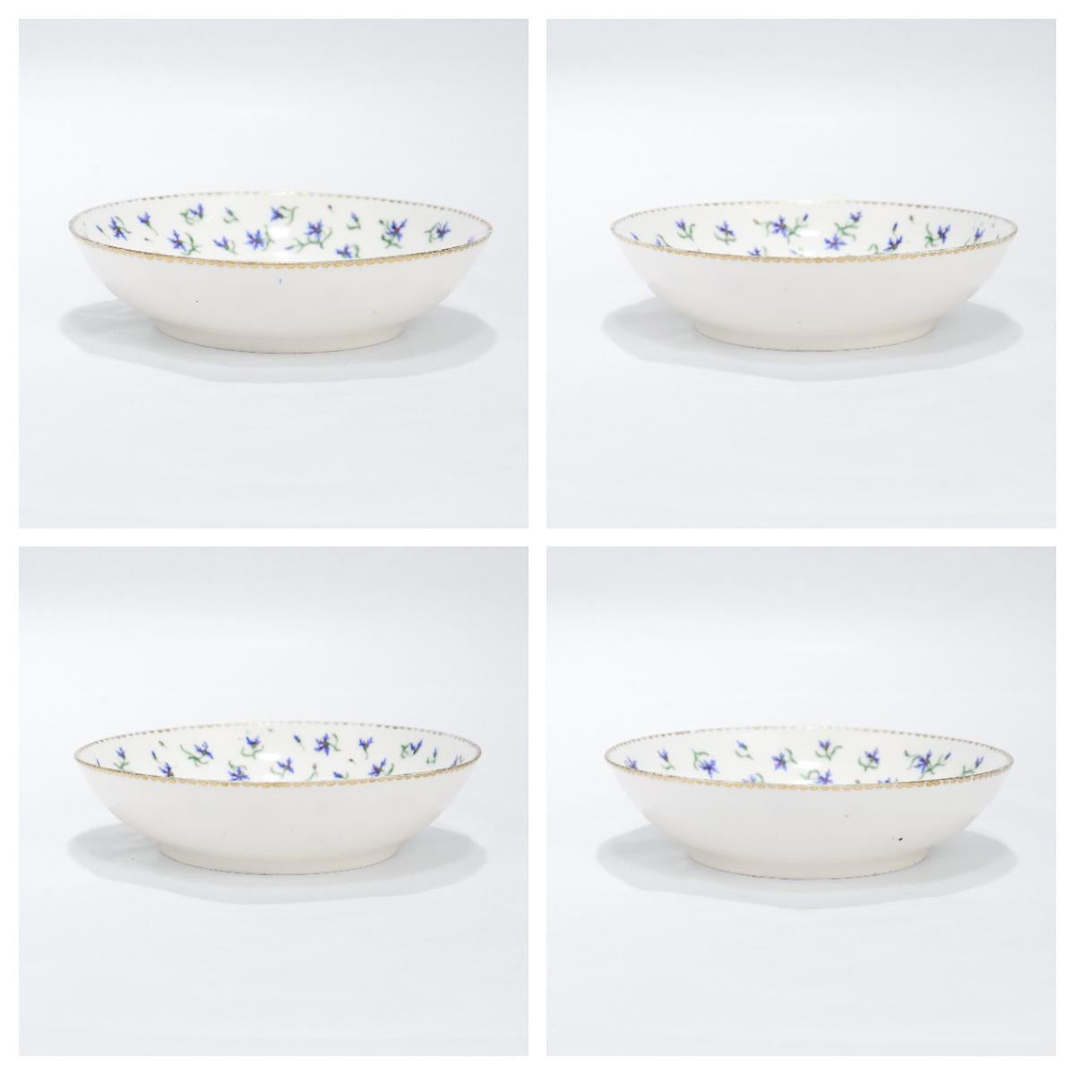 Ancienne tasse et soucoupe en porcelaine de Sèvres signée du 18e siècle avec fleur de bleuet en vente 6