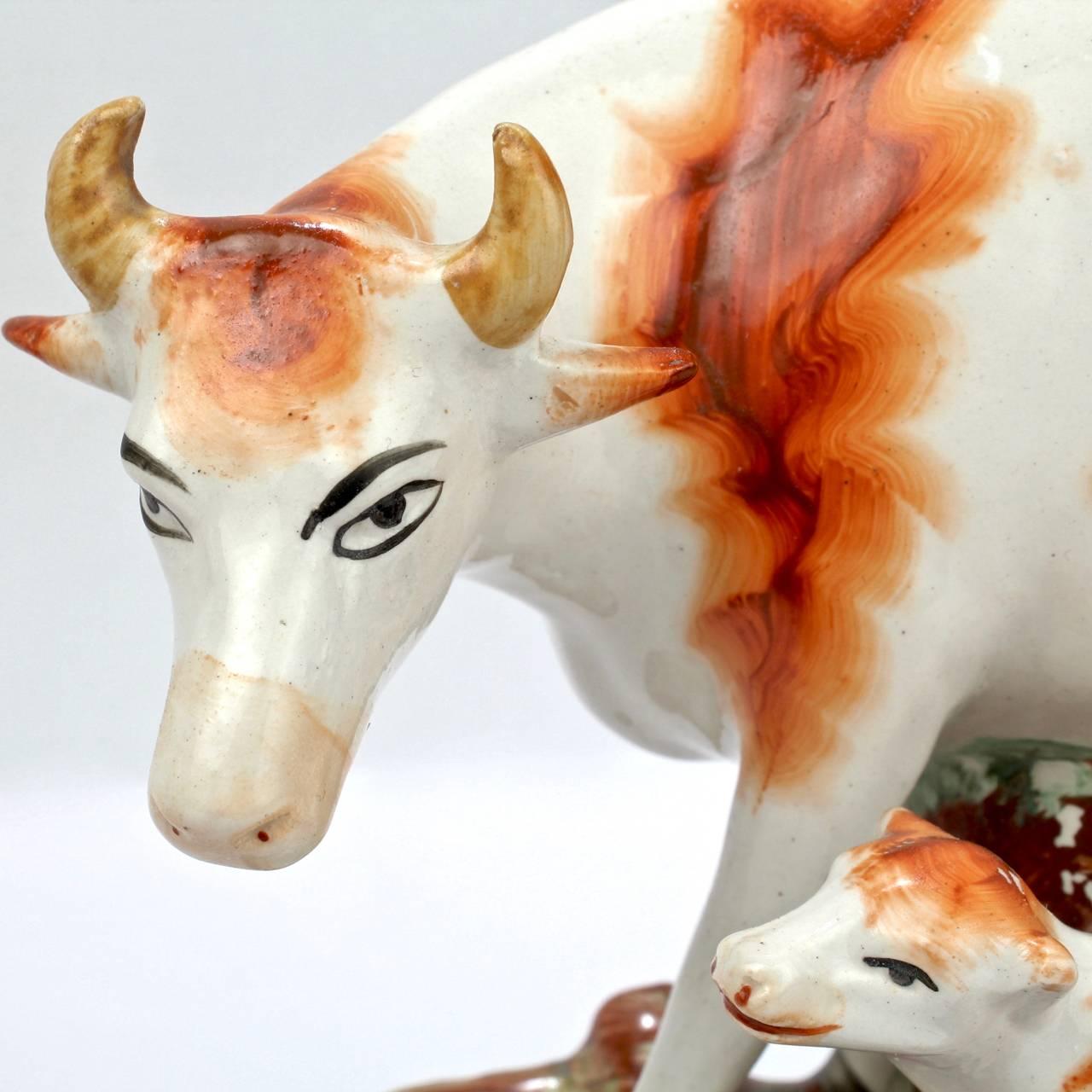 Abgestimmtes Paar Staffordshire-Töpferwaren Kuh & Kalb Figuren aus dem 19. 3