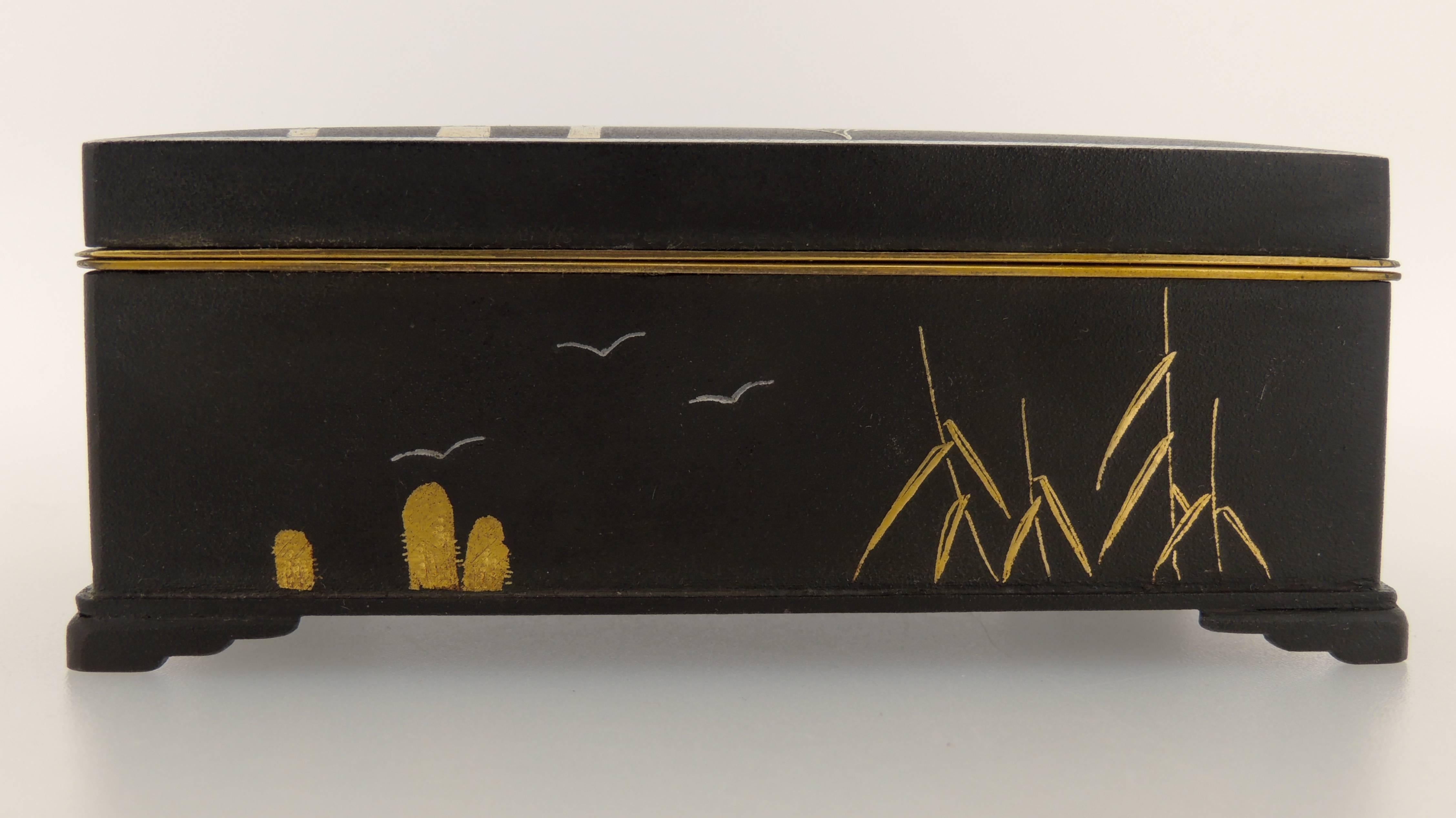 Signierte Shakudo Damascene-Schachtel aus japanischem Stahl mit Shimazu-Mond (Gold) im Angebot