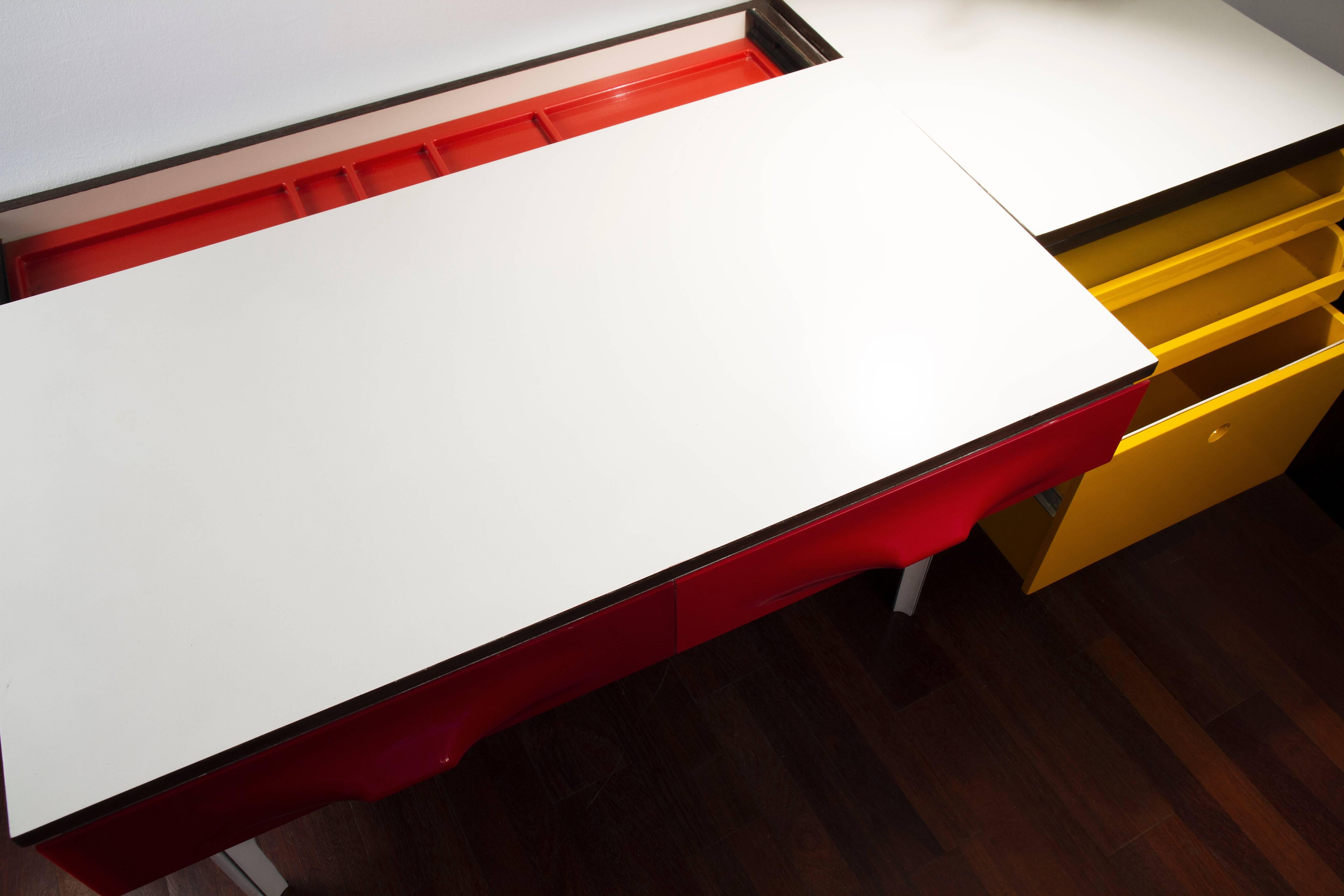 Table desk DF-2000 Series by Raymond Loewy in the 1960s In Excellent Condition In Illetas- Mallorca, Islas Baleares