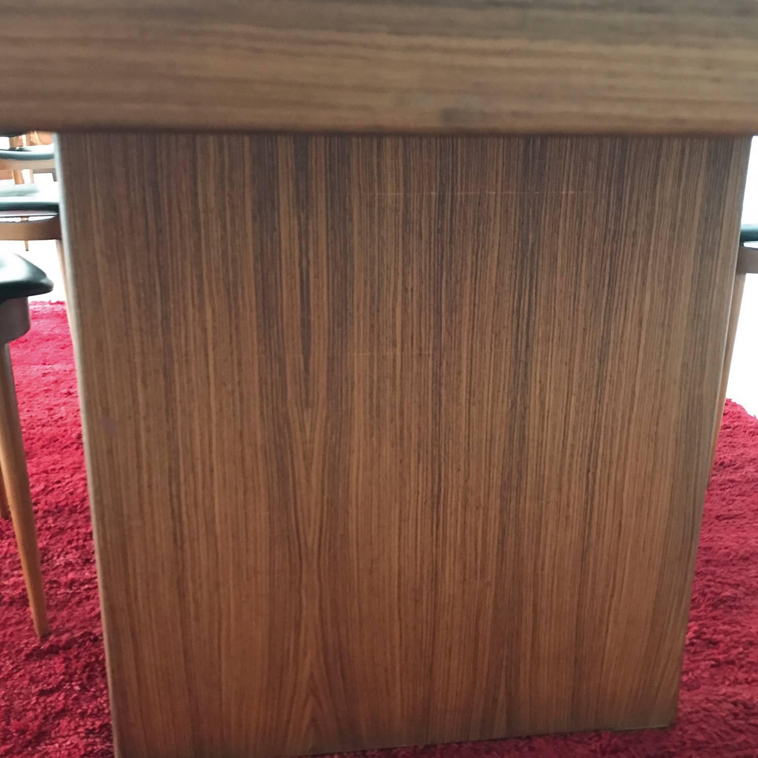 Graceful Rosewood Desk, 1970s In Excellent Condition For Sale In Illetas- Mallorca, Islas Baleares