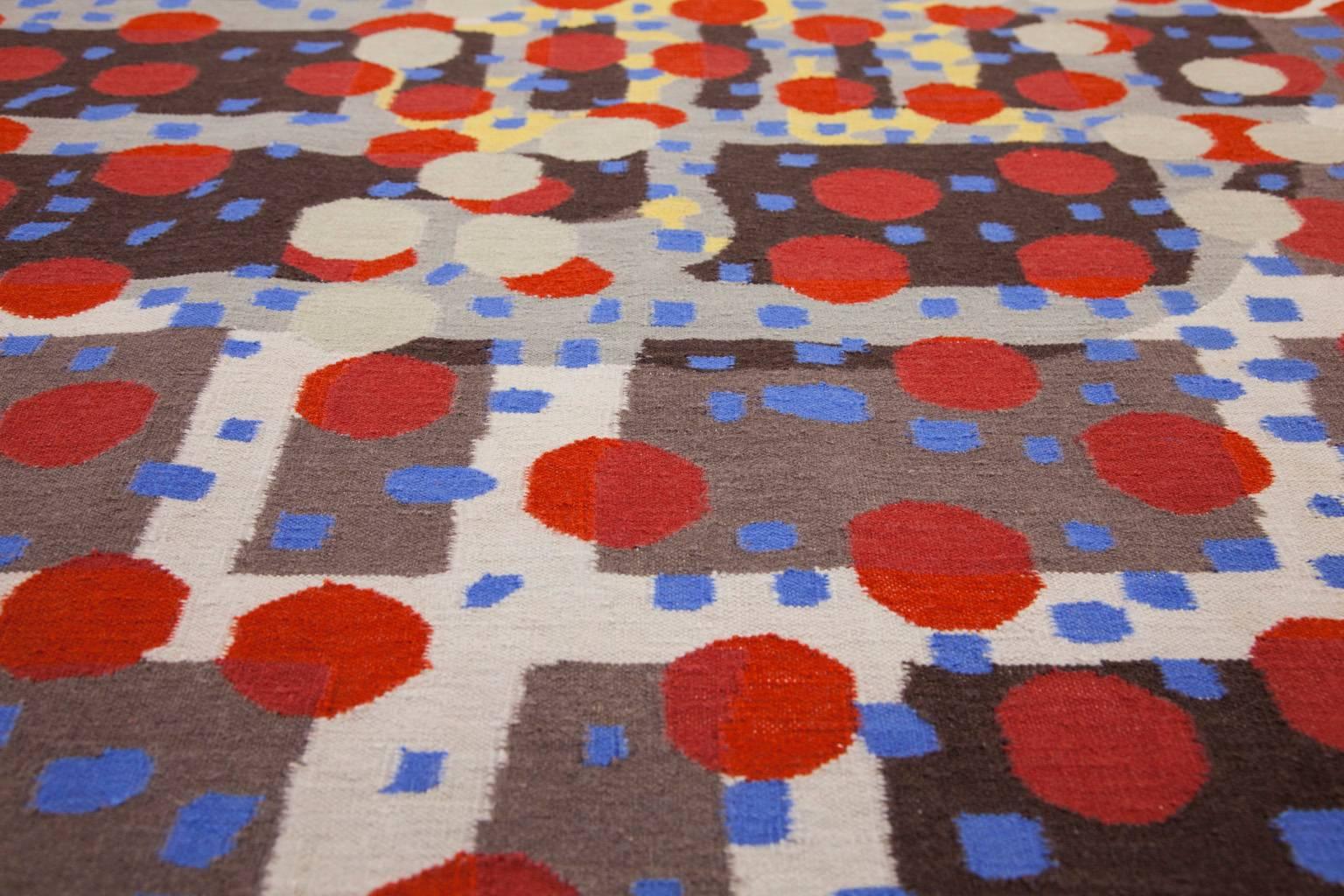 This Dhurrie designed by contemporary Mallorcan artist Rafa Forteza for Tash-Art rugs proyects is called to become a piece of collection. It has been handwoven , made 100% New Zealand wool and its contemporaneity , its color, its shapes, its