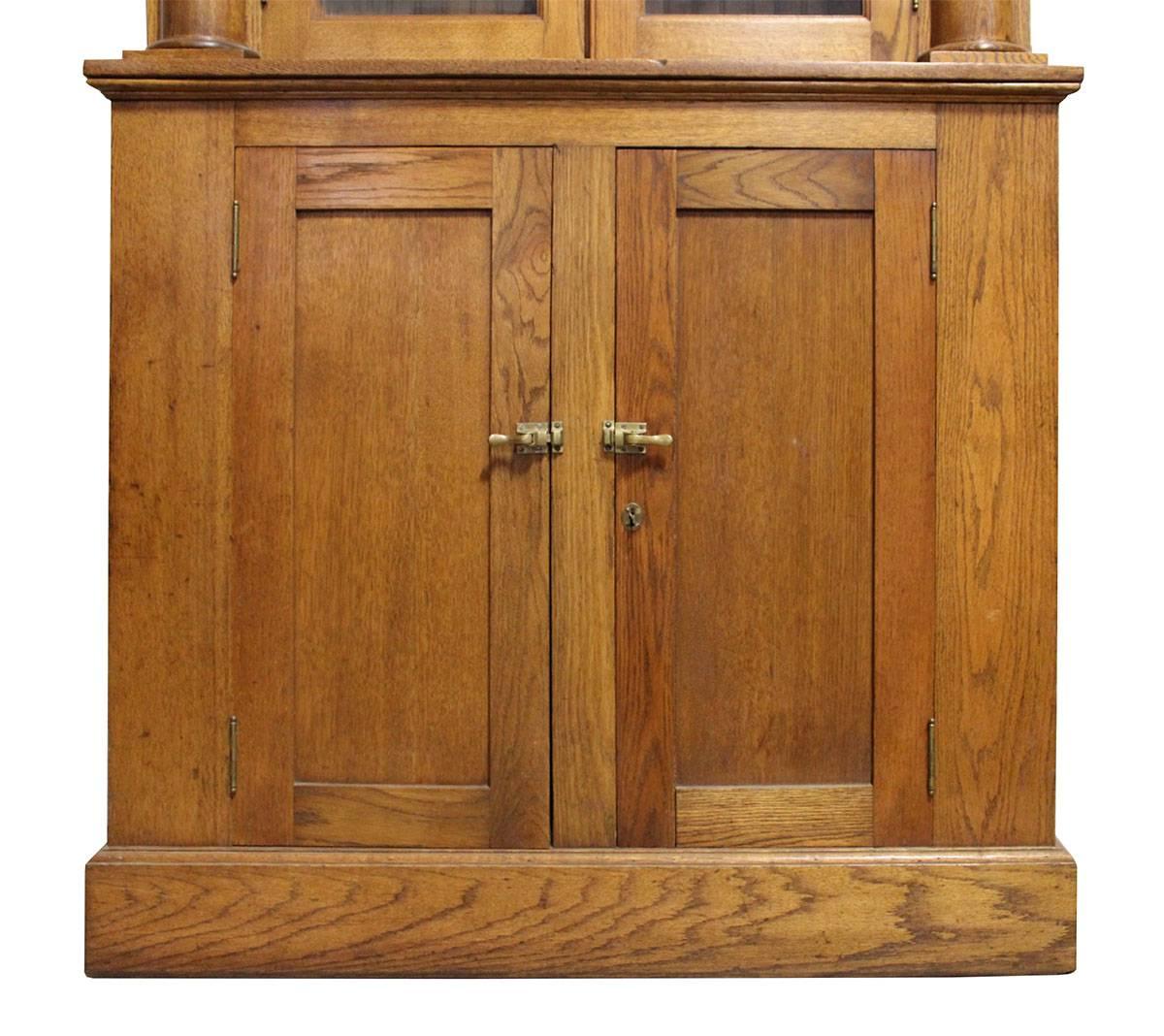 Antique Saloon Liquor Cabinet In Good Condition In Aurora, OR