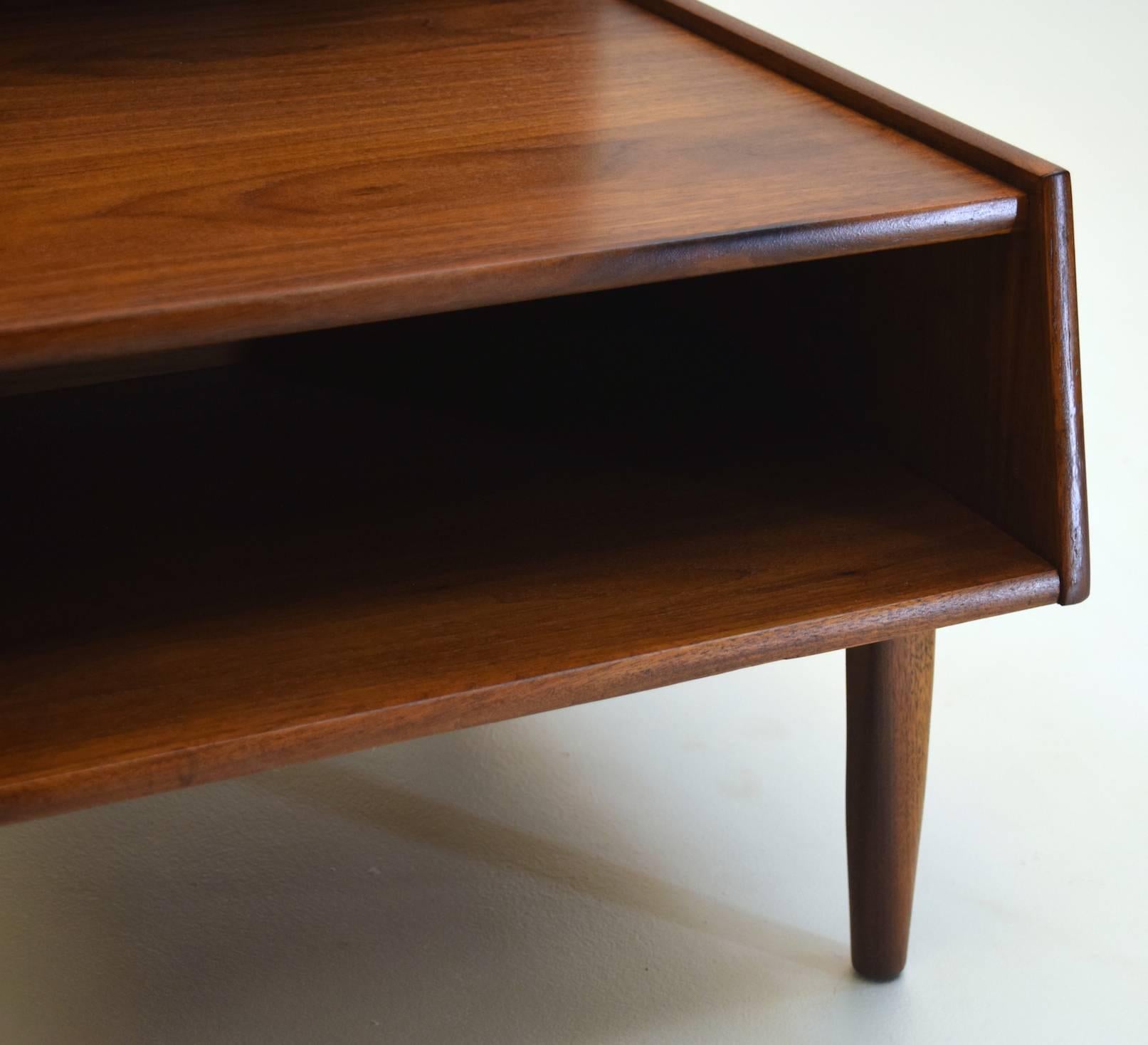 Featured is a unique vintage end table with rear, front and top levels for use as a free standing occasional, end or coffee table in a room. Ideally suited for magazine storage also.

This model was designed by Kipp Stewart and produced by Drexel.