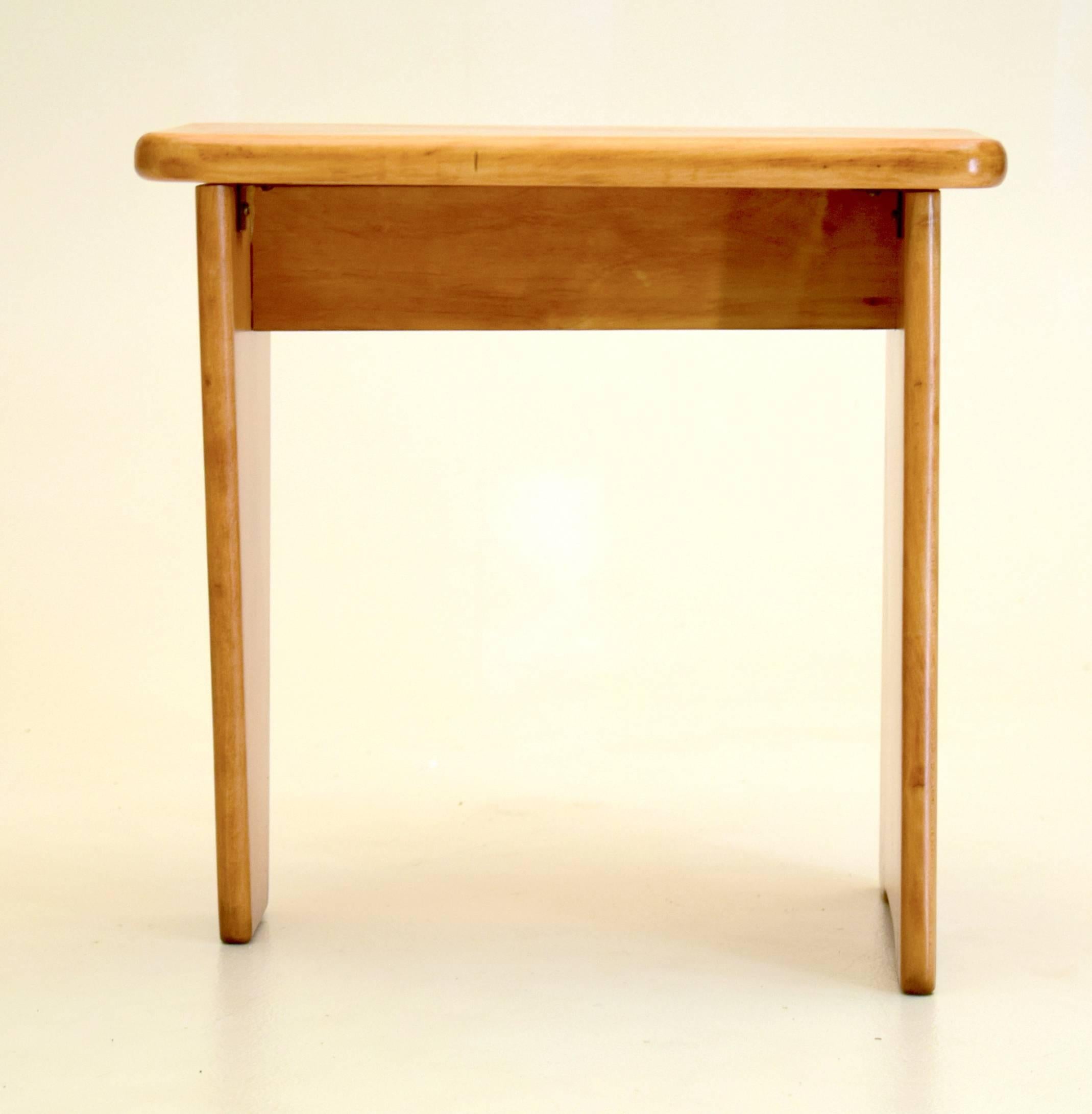 American Modest Maple Stool in the Style of Isamu Noguchi and Gilbert Rohde