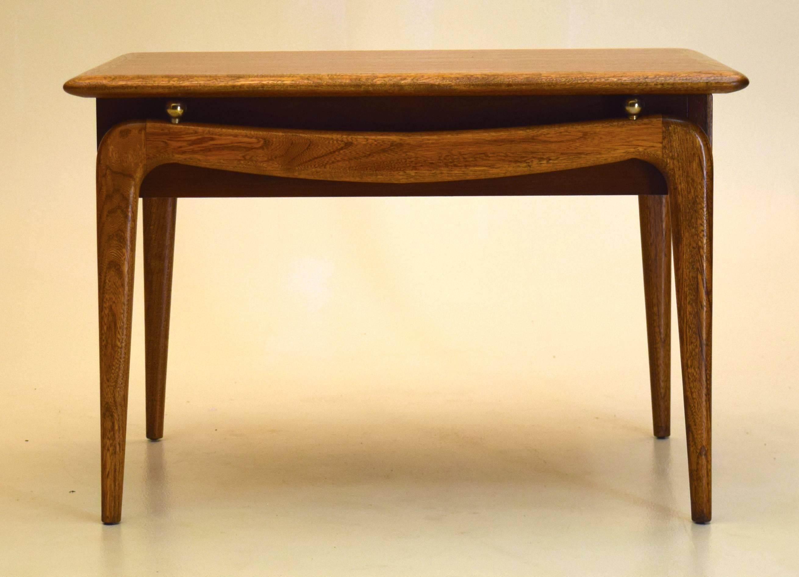 Walnut and Oak End Table by Lane Altavista In Excellent Condition In South Charleston, WV
