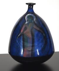 Large Polia Pillin Vase Depicting Three Women on Facets