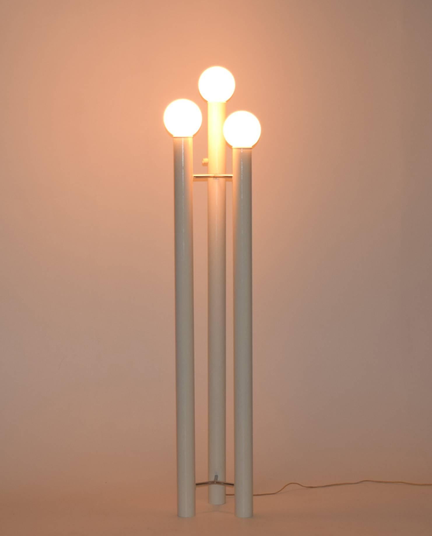 Released in limited production under the "Bellini Collection" by Mutual-Sunset Lamp Co. in 1972 and designed by Tony Paul; this model in the series is scarce.

Measures: 61" tall ( these measures include the 4.5" bulbs). Towers