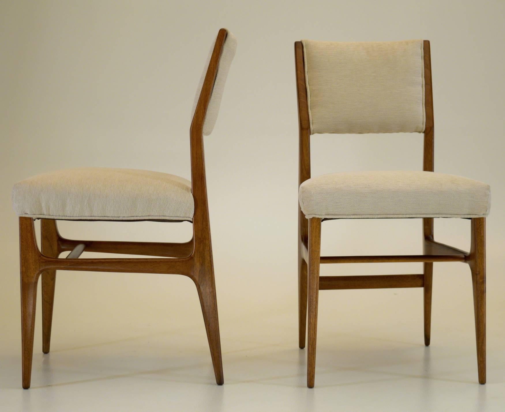 Gio Ponti dining set of four chairs.

Measures: 34.25" tall, 17.5" wide, seat height 17-18". Remnants of M. Singer and Sons label is affixed beneath dining table but not chairs.

The dining table in a separate listing for