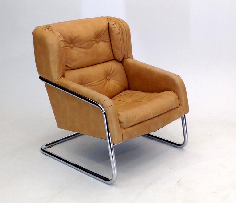 Large and sturdy Modernist Chrome Cantilevered Chair For Sale at 1stdibs