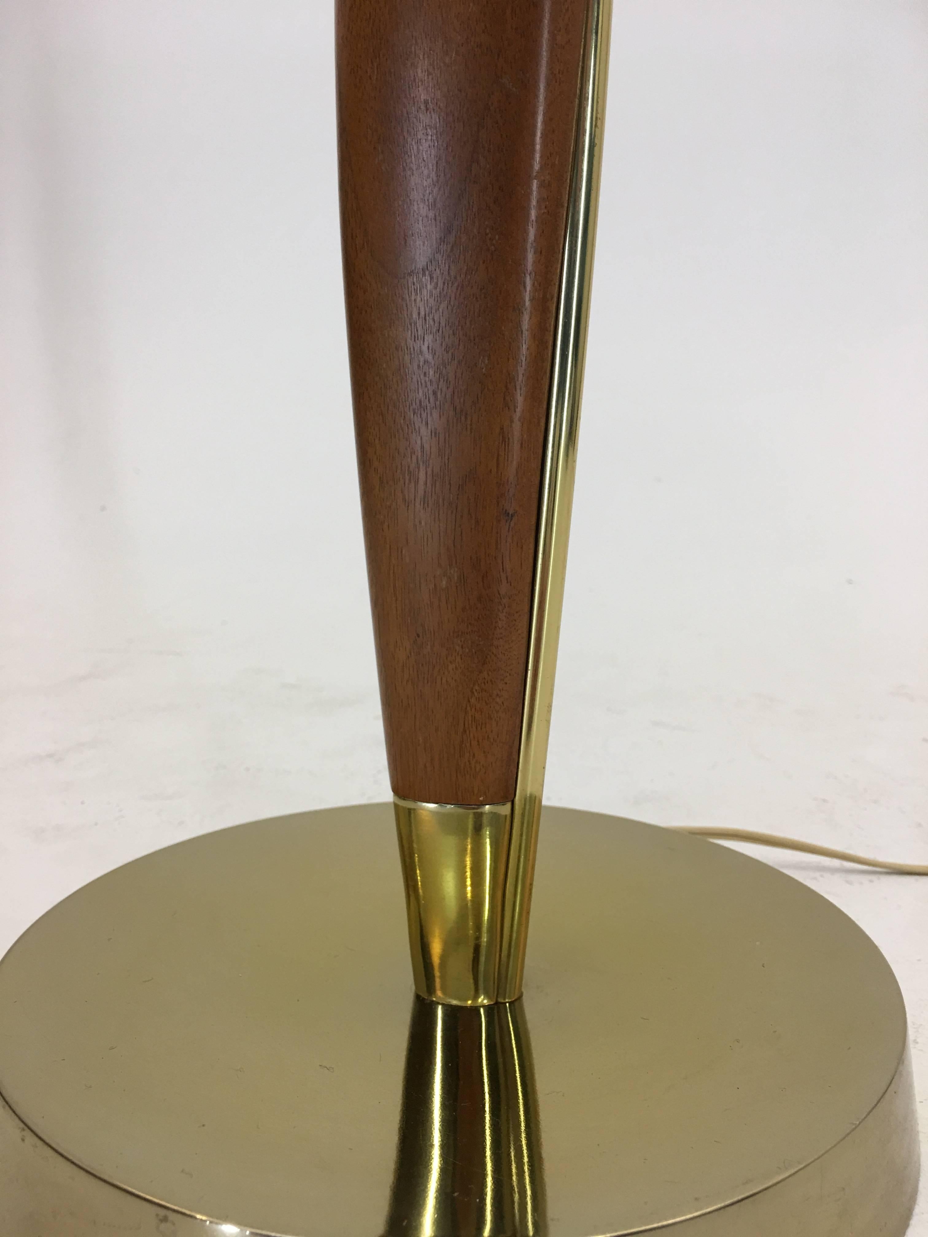 Exceptional Tall and Elegant Table Lamp by Laurel Lamp Company In Excellent Condition In South Charleston, WV