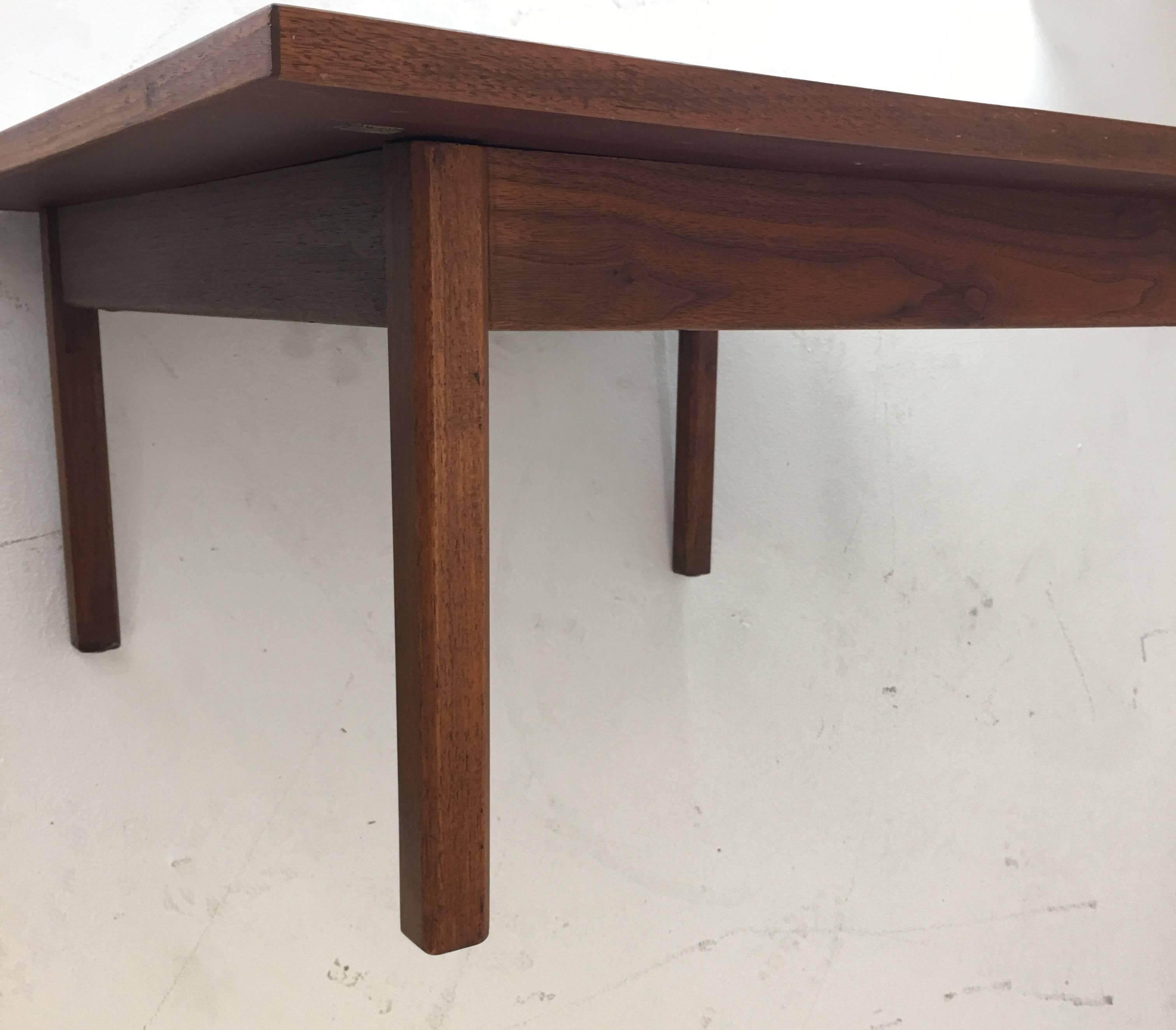 Purpose Built Low Sofa Corner End Table in Walnut by Jens Risom In Excellent Condition In South Charleston, WV