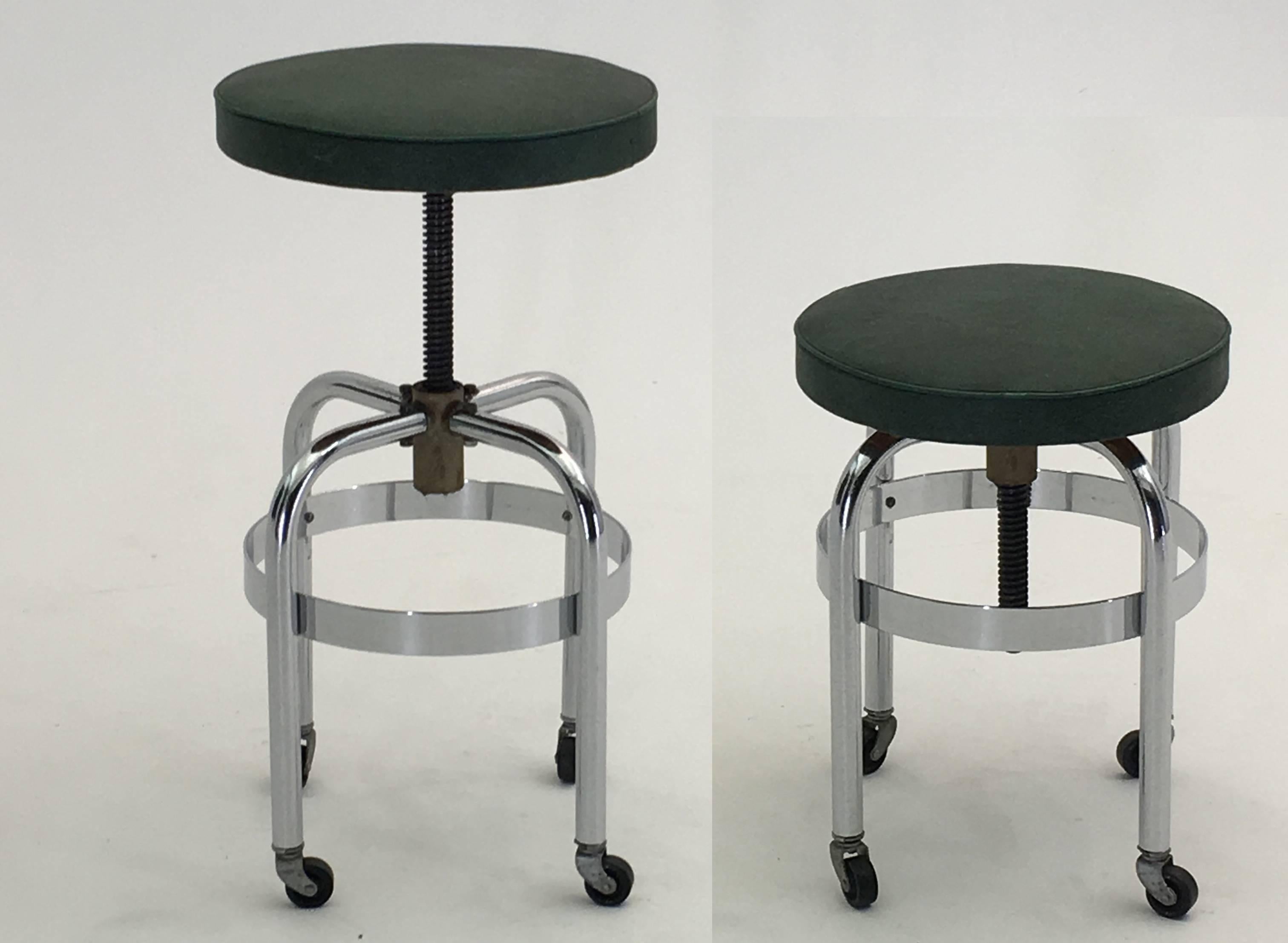Theo A. Kochs, USA 1954
Table and stool and detachable table lamp
The table measures 29