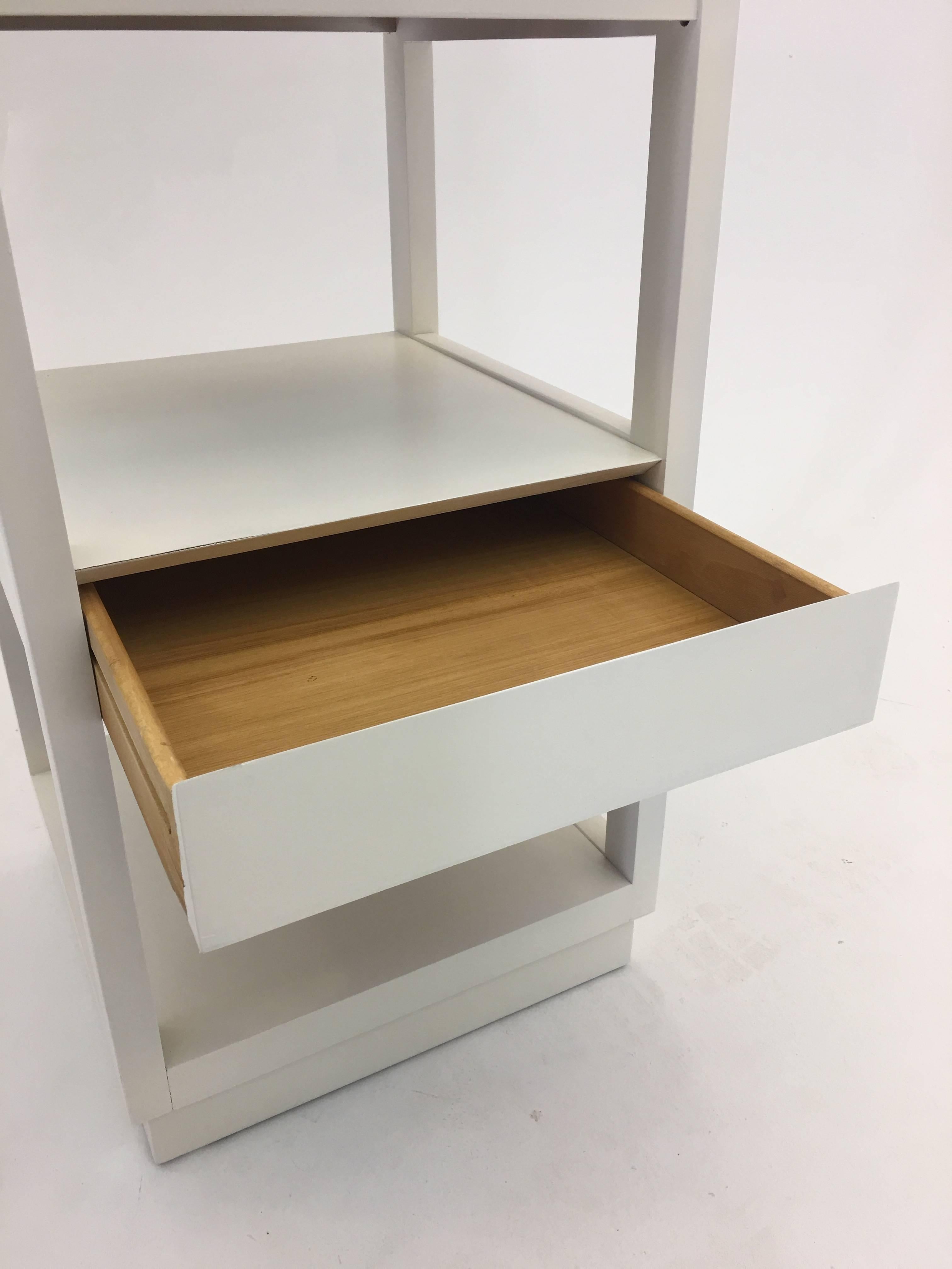 Multipurpose Stand by Edward Wormley with Concealed Drawer (amerikanisch)