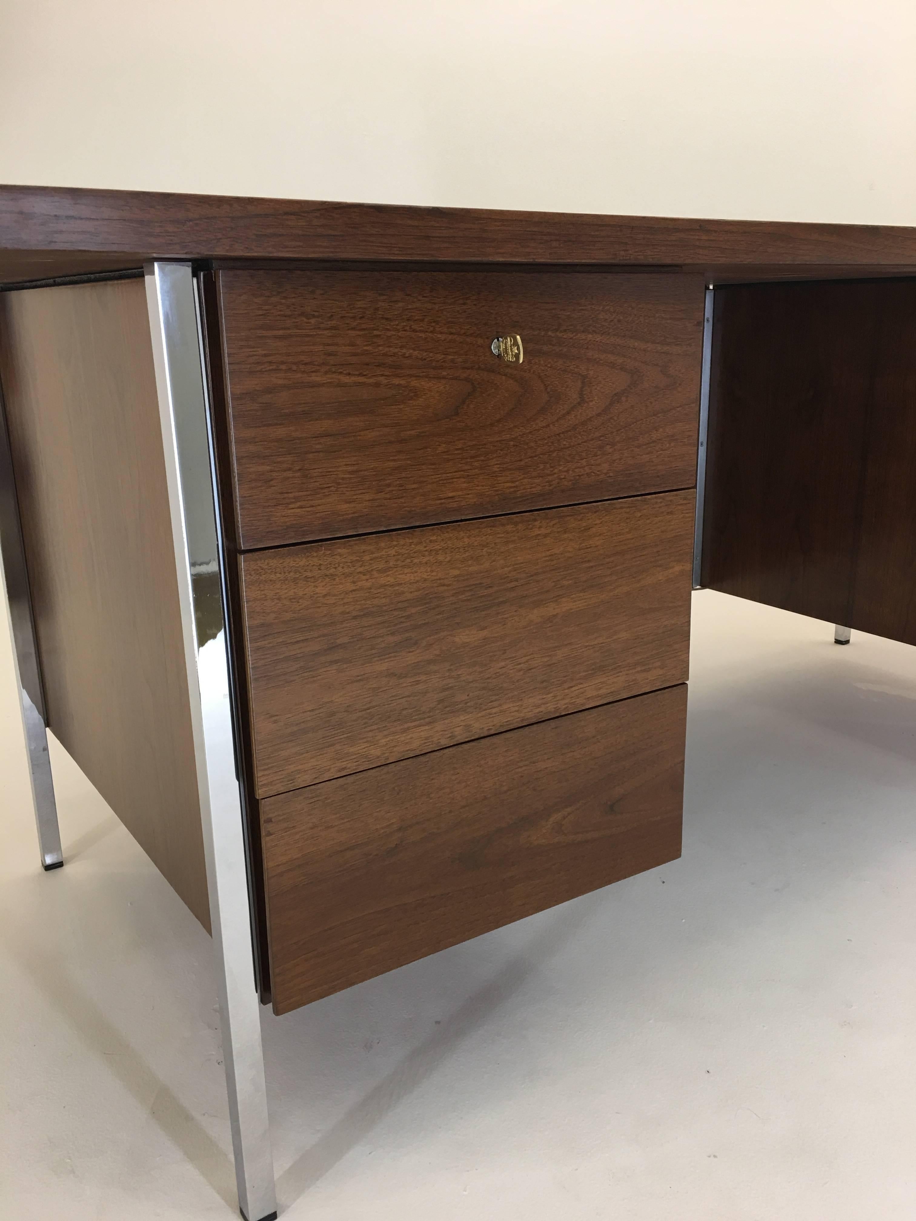 Mid-20th Century  Exquisite 1952 Walnut Executive Desk by Florence Knoll for Knoll Associates