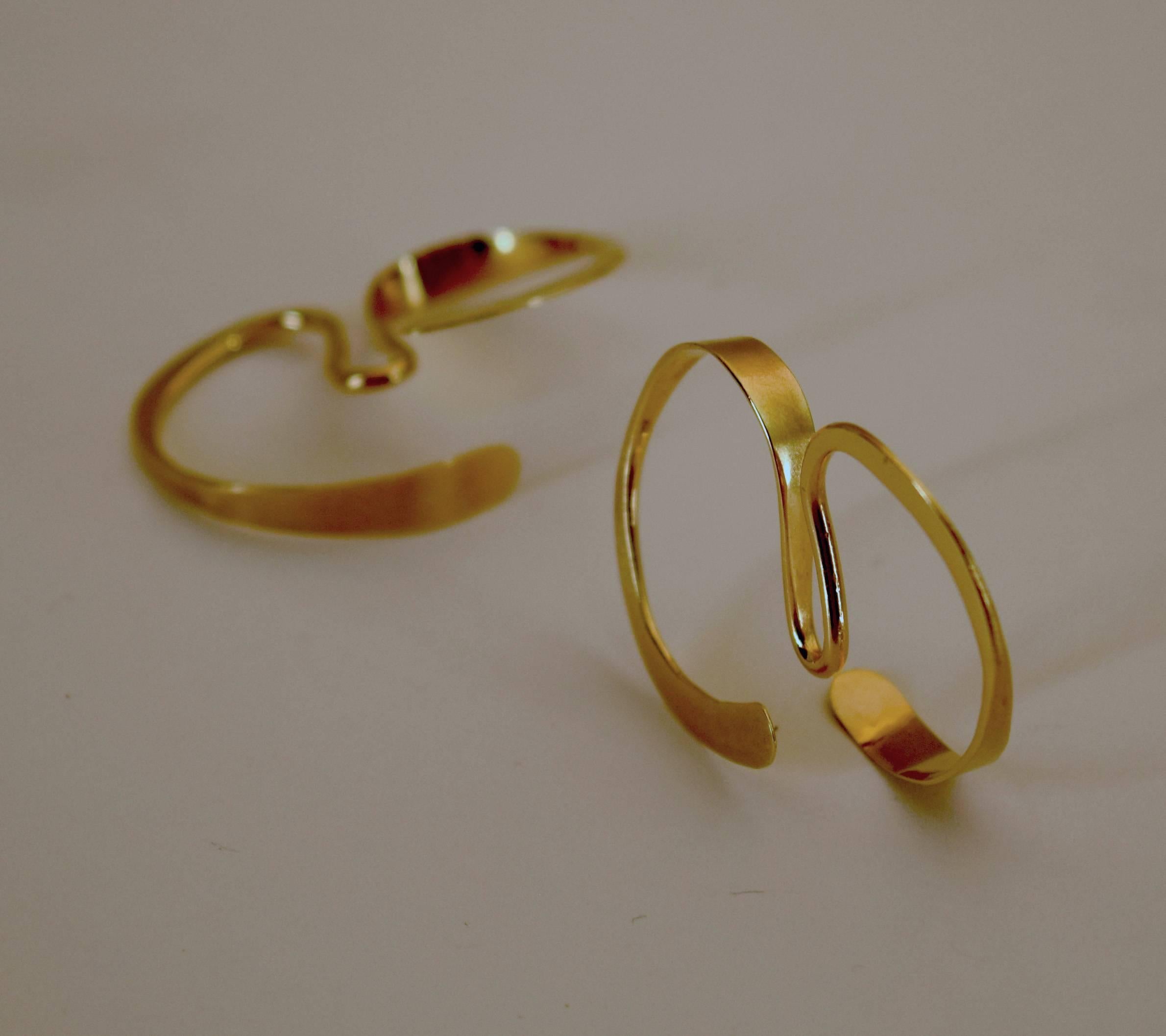 Hand-Crafted Irene Brynner Modernist Non-Pierced Gold Abstract Earrings