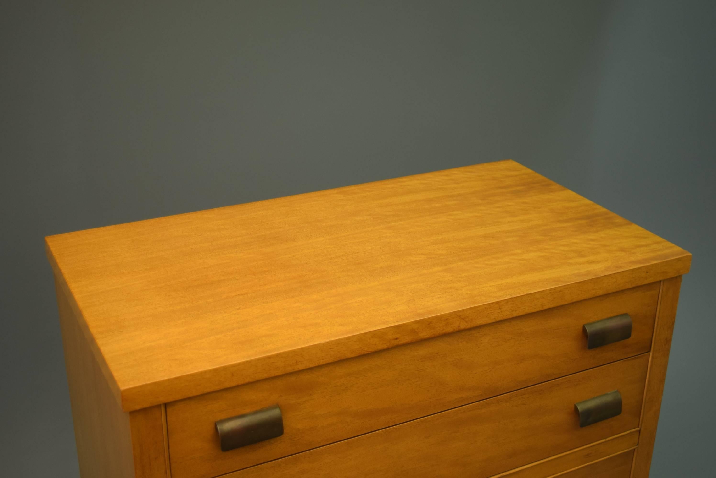 Gentleman's Chest in Primavera Wood, Grand Rapids Production, circa 1940 In Good Condition In South Charleston, WV