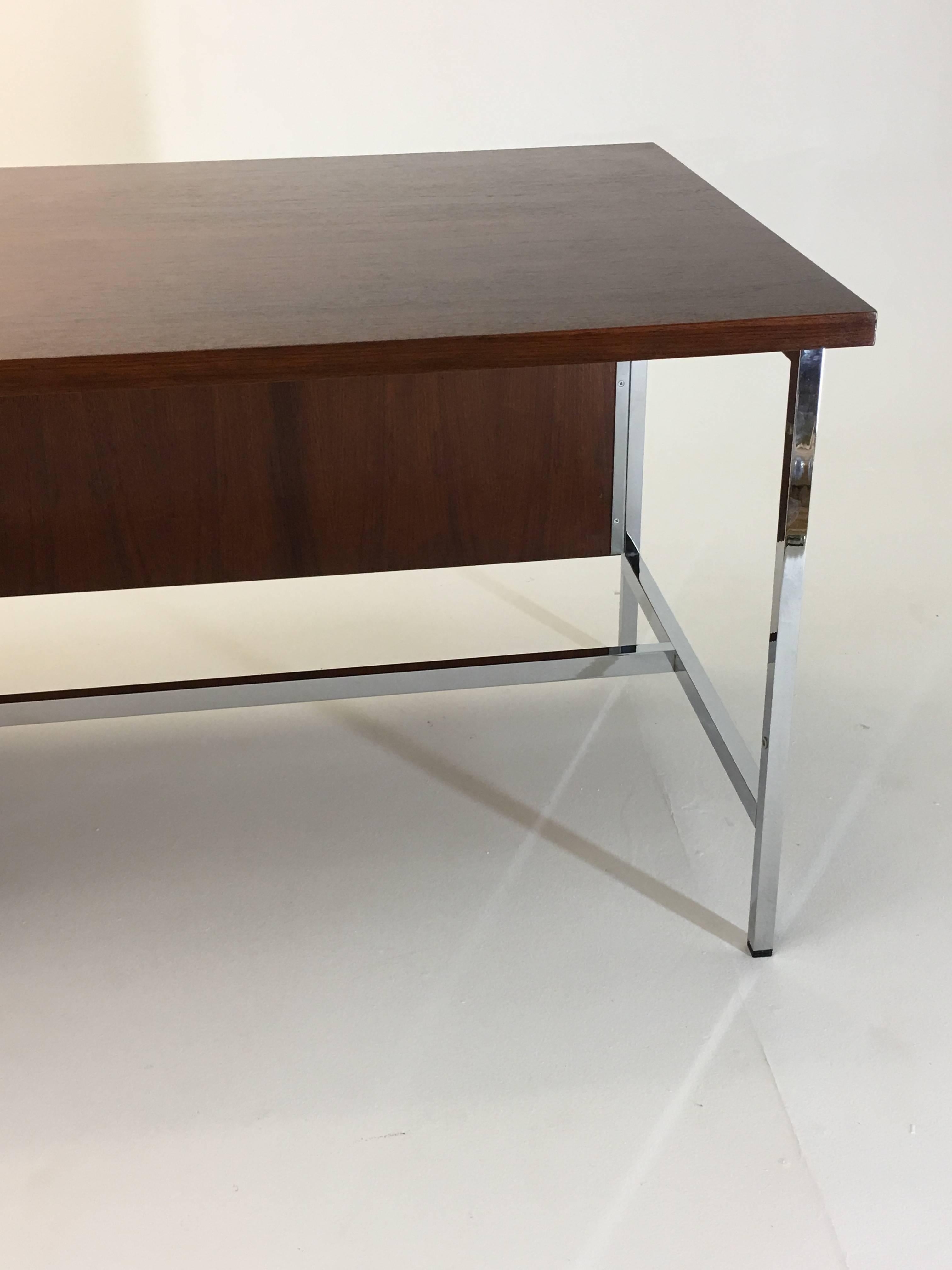 American Florence Knoll Executive Single Pedestal Desk in Walnut and Chrome