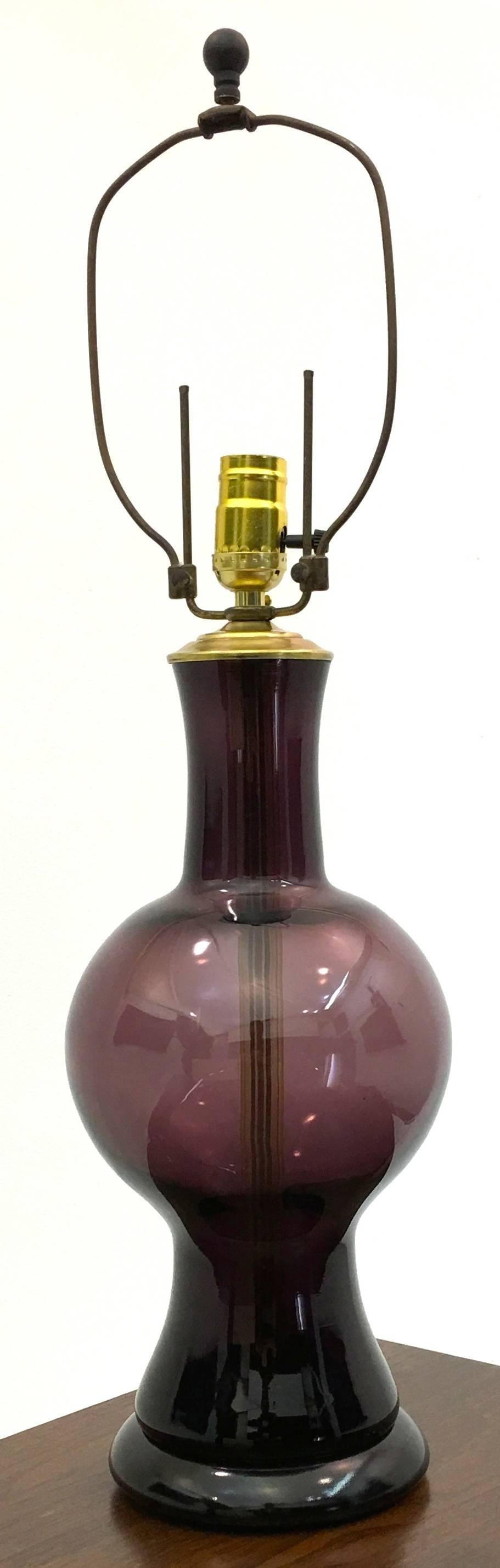 Cette lampe a été introduite par Anderson dans le catalogue Blenko en 1952, mais n'a été produite que brièvement, d'où sa rareté. 

7