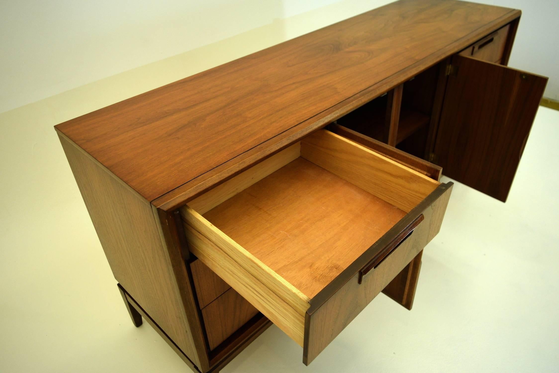 American Walnut Credenza In Excellent Condition In South Charleston, WV