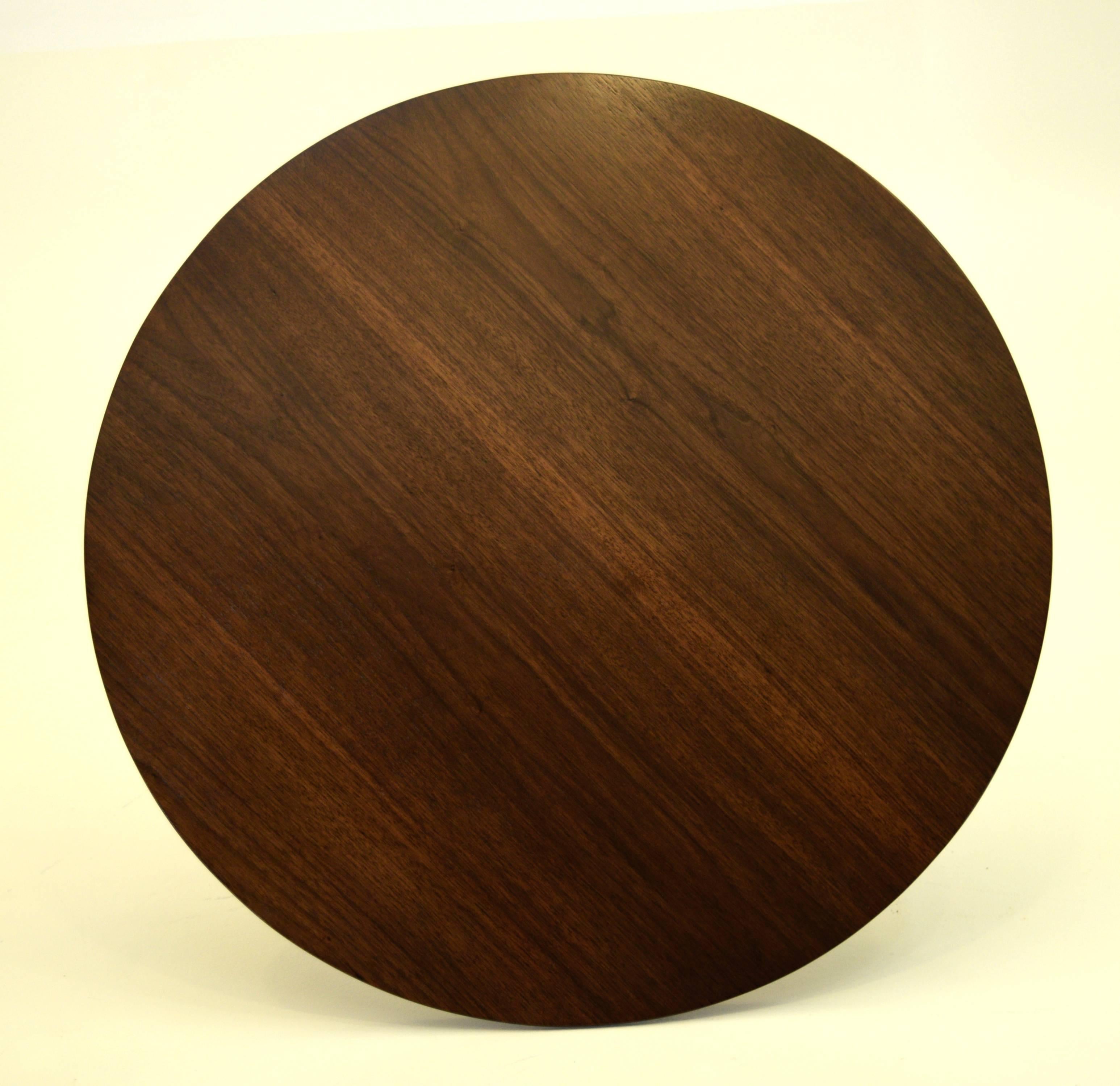 Attributed to Knoll Associates
Produced circa 1960.
Measure: 35.75 diameter x 17.25 inch tall.

Black American walnut used in an innovative design with a four point X-base produced in stainless steel. Exceptionally strong construction. with a
