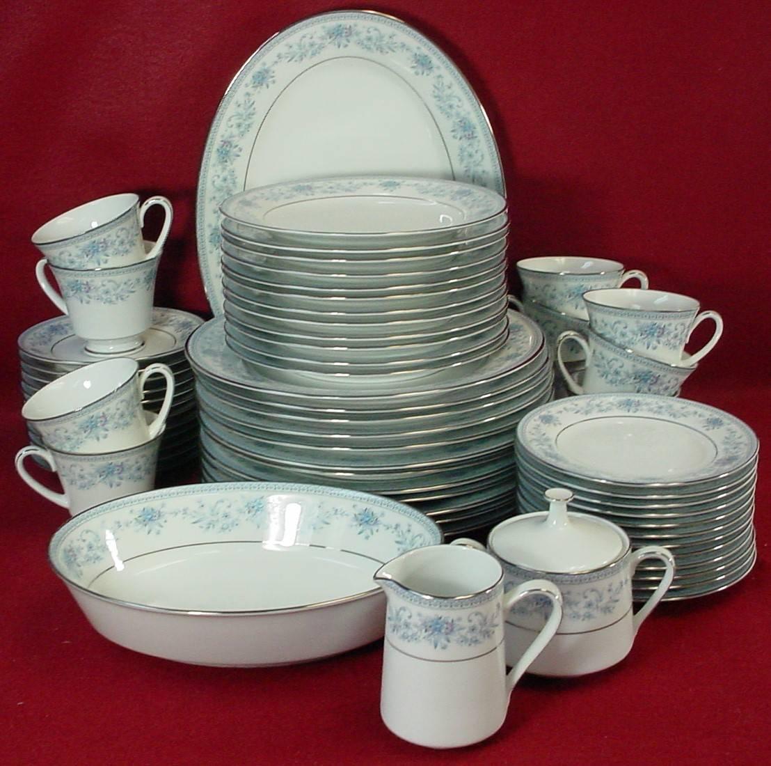 NORITAKE china BLUE HILL 2482 pattern 65-piece SET SERVICE for Twelve (12)