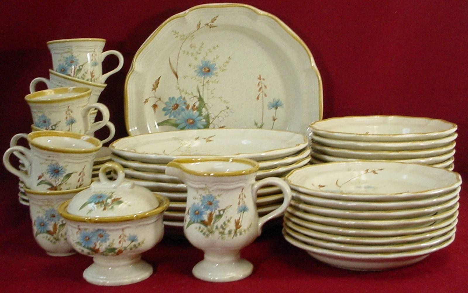 MIKASA china BLUE DAISIES EB804 pattern 44-piece SET SERVICE for Eight (8)