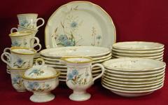 Used MIKASA china BLUE DAISIES EB804 pattern 44-piece SET SERVICE for Eight (8)