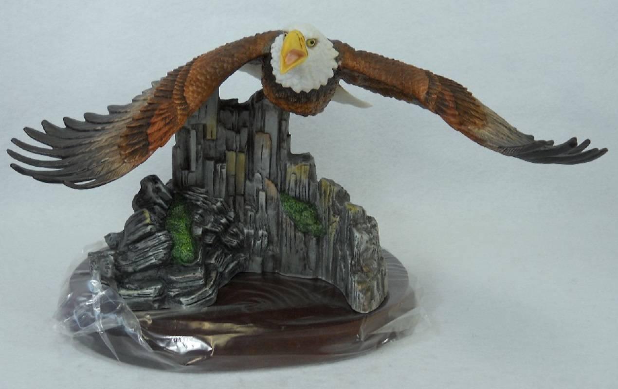 LENOX figurine EAGLE OF SPLENDOR - Kings of the Sky Series Box & Stand 8-1/4" For Sale