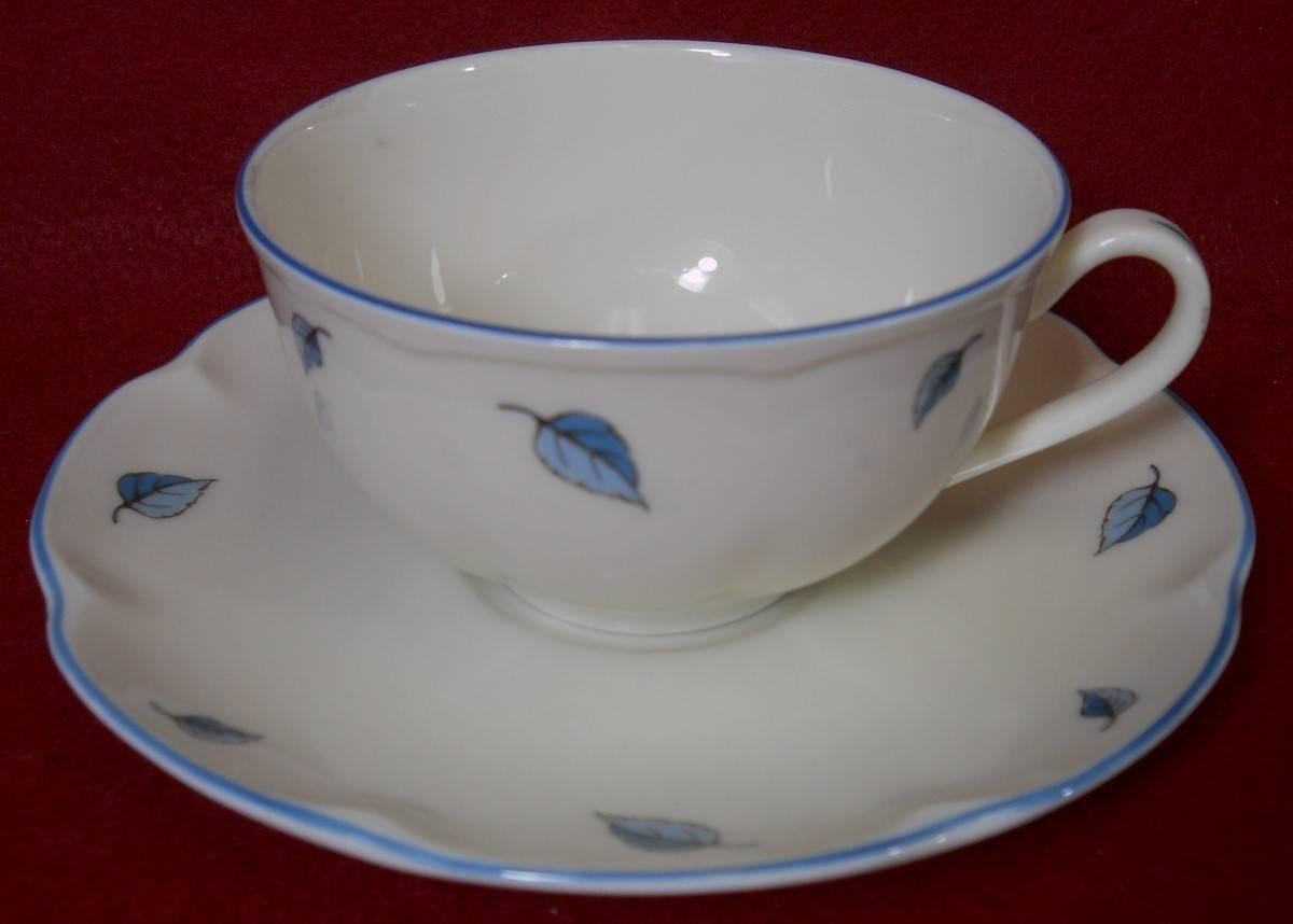 Haviland China Birchmere pattern 51-piece Set Service for nine plus

in great condition free from chips, cracks, breaks, stains, or discoloration and with only minor wear.

• Blue Leaves. 

• Made in New York USA.

• Slightly scalloped.

•