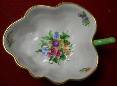 HEREND china PRINTEMPS Green Leaf Shaped Bowl - #680 Nappy -  4-1/4"