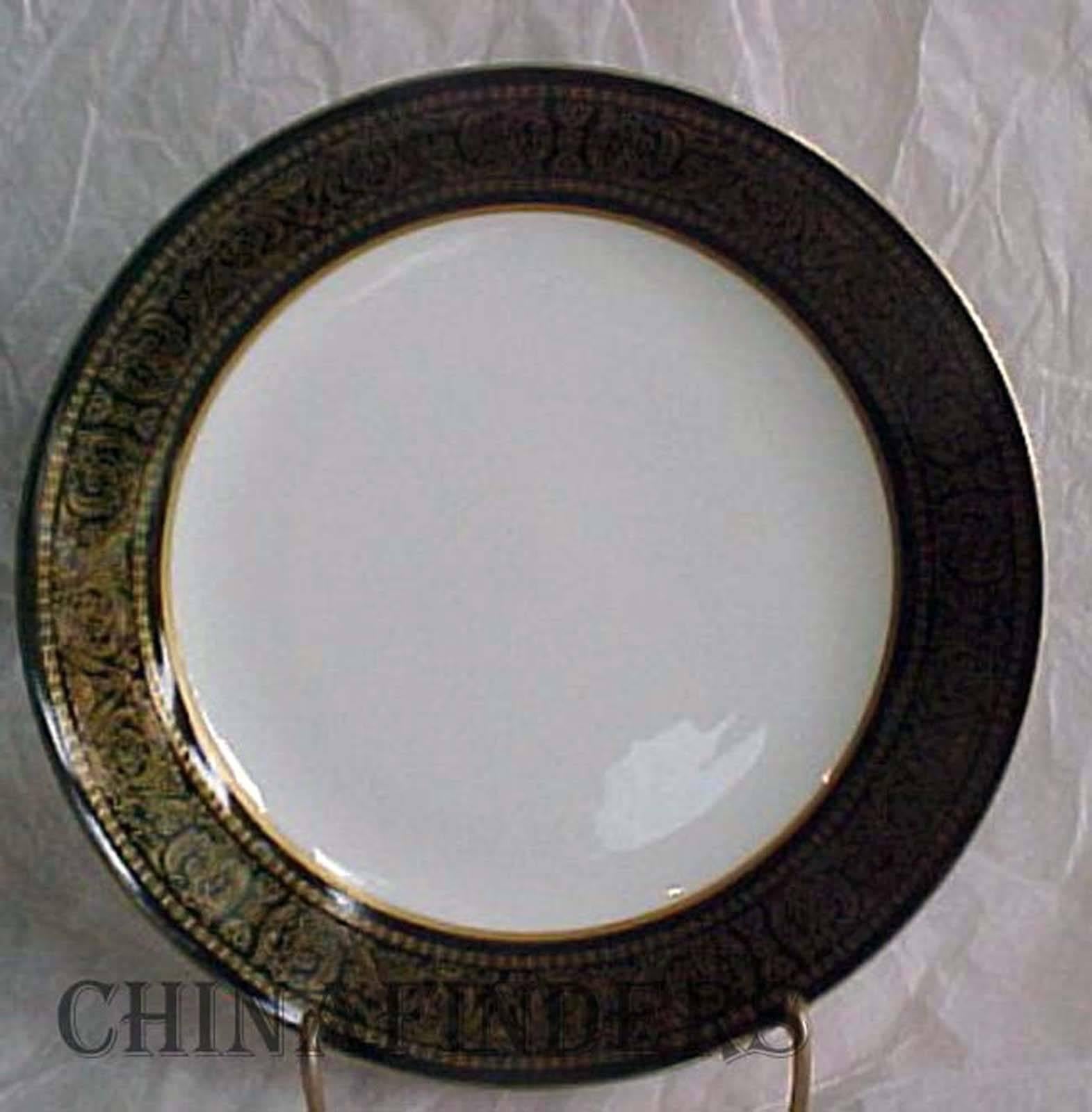 MIKASA china MOUNT HOLYOKE A1-114 pattern 91-piece SET SERVICE for 12 + 6 Serving Pieces

in great condition free from chips, cracks, crazing, breaks, stains, or discoloration and with only a minimum of use.

• Contains 12 cups, 12 saucers, 12