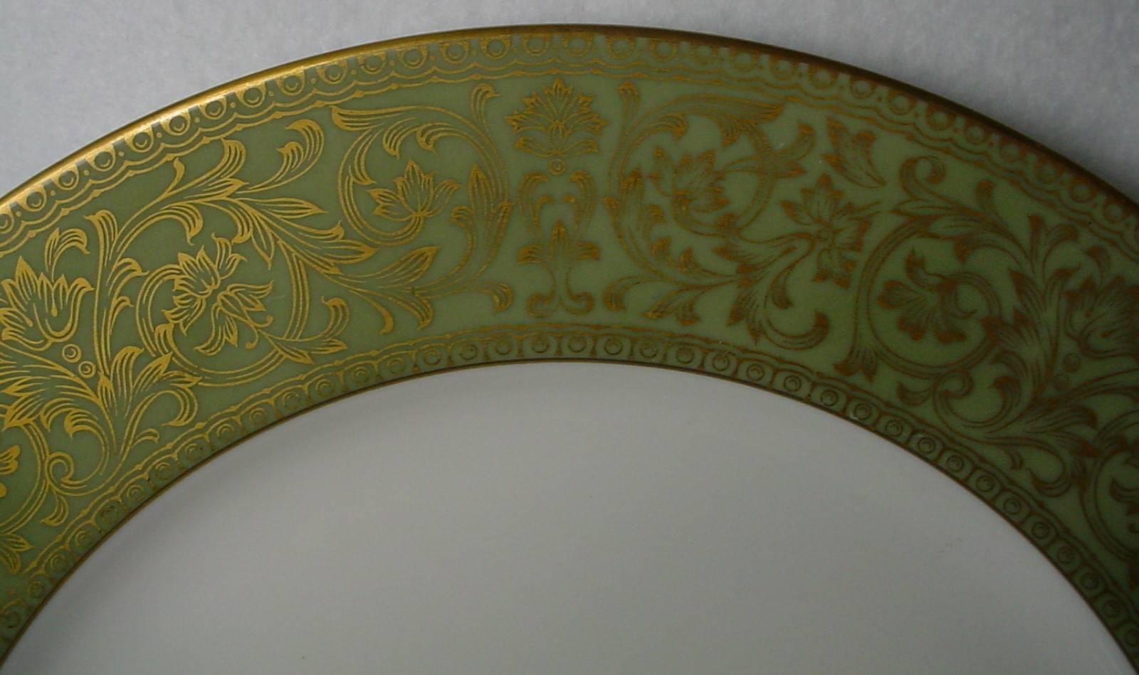 SANGO china VERSAILLES 3632 pattern 84-piece SET SERVICE for TWELVE

 in great condition  with only a minimum of use free from chips or cracks. 

• Includes 12 each Cup,  Saucer,  Dinner Plate,  Salad Plate, Bread Plate, Fruit/Dessert Bowl, and