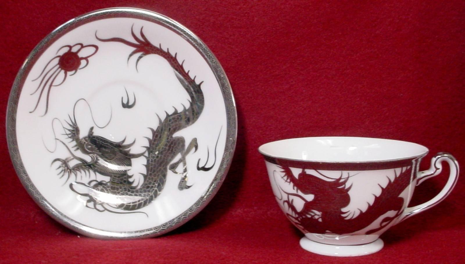 Hayasi China platinum dragon HYA17 pattern 64-piece set service for ten.

In great condition, free from chips, cracks, crazing, breaks or stains.

Hand-painted, Japan. 

Includes ten cups, 11 saucers, 11 dinner plates, 12 salad plates, nine