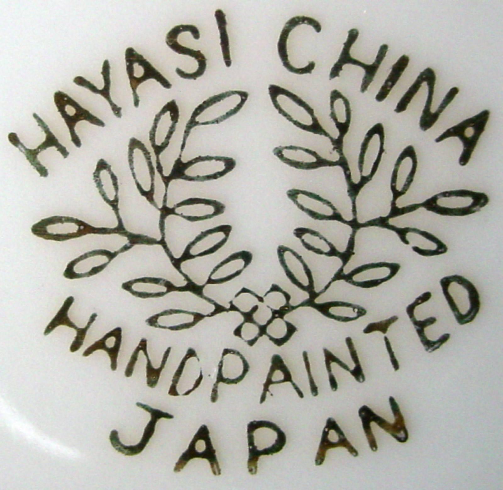 Hayasi China Platinum Dragon HYA17 Hand-Painted, Japan 64-Pc Set Service for 10 In Excellent Condition In St. Petersburg, FL