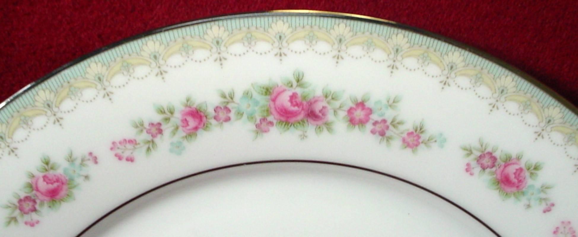 Noritake china Roselane 3093 pattern 84-piece, set. Service for 12.

In great condition free from chips, cracks, break, stain, or discoloration and with only a minimum of use. 

Production dates: 1980-1985. 

Includes 12 each cup, saucer,