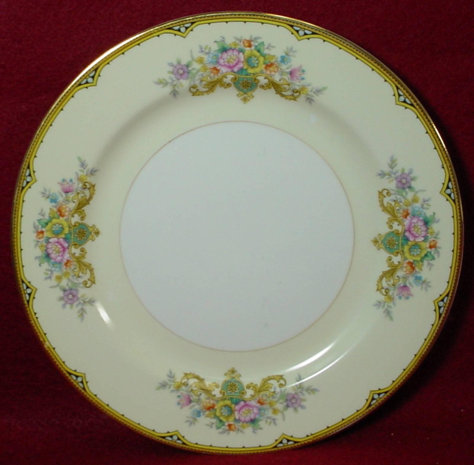 20th Century Noritake China N1327 Pattern 70-Piece Set Service for Nine, Plus Extras