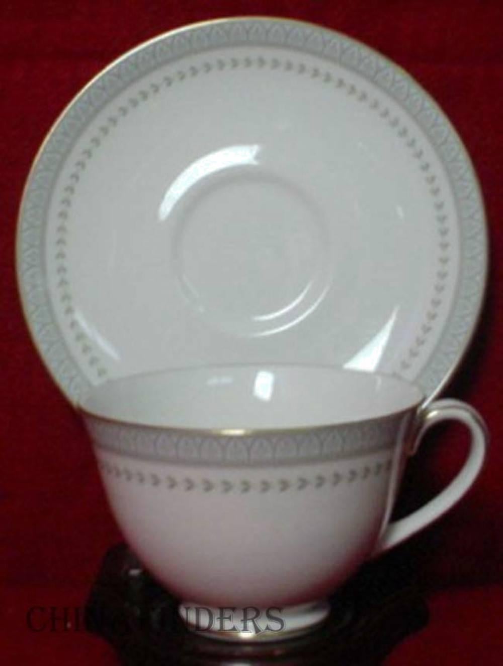 Royal Doulton China Berkshire TC1021 pattern 57 piece set service for 12,

in great condition free from chips, cracks, breaks or stains. Some items show minor wear.

Manufactured between 1984-1998.

Includes 10 cups, 12 saucers, 12 dinner