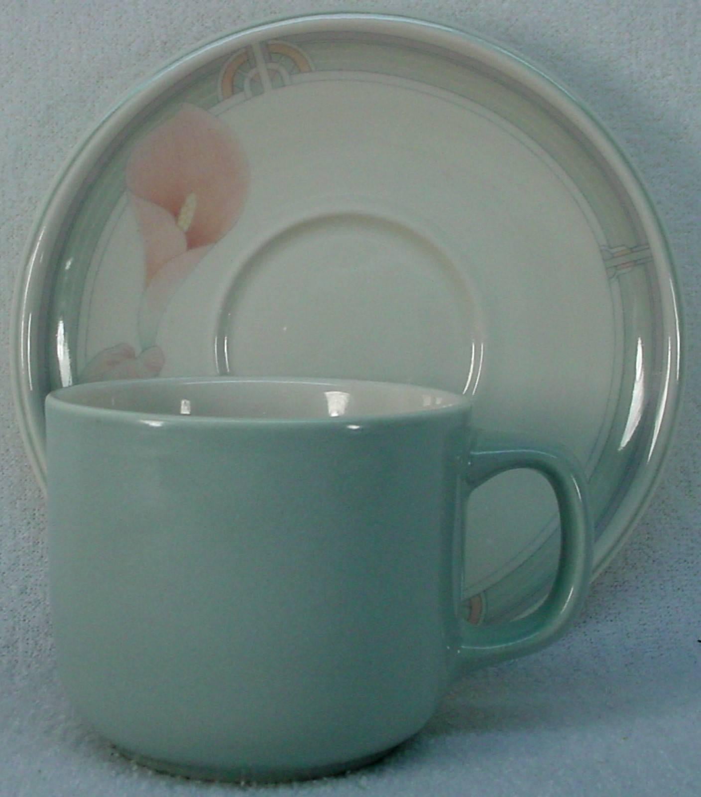 Noritake china Eternal Blush 9138 pattern 48-piece set service for 12

in great condition free from chips, cracks, breaks or stains. Some items show minor wear.

Keltcraft Misty Isle. 

Includes 12 cups, 12 saucers, 12 dinner plates and 12