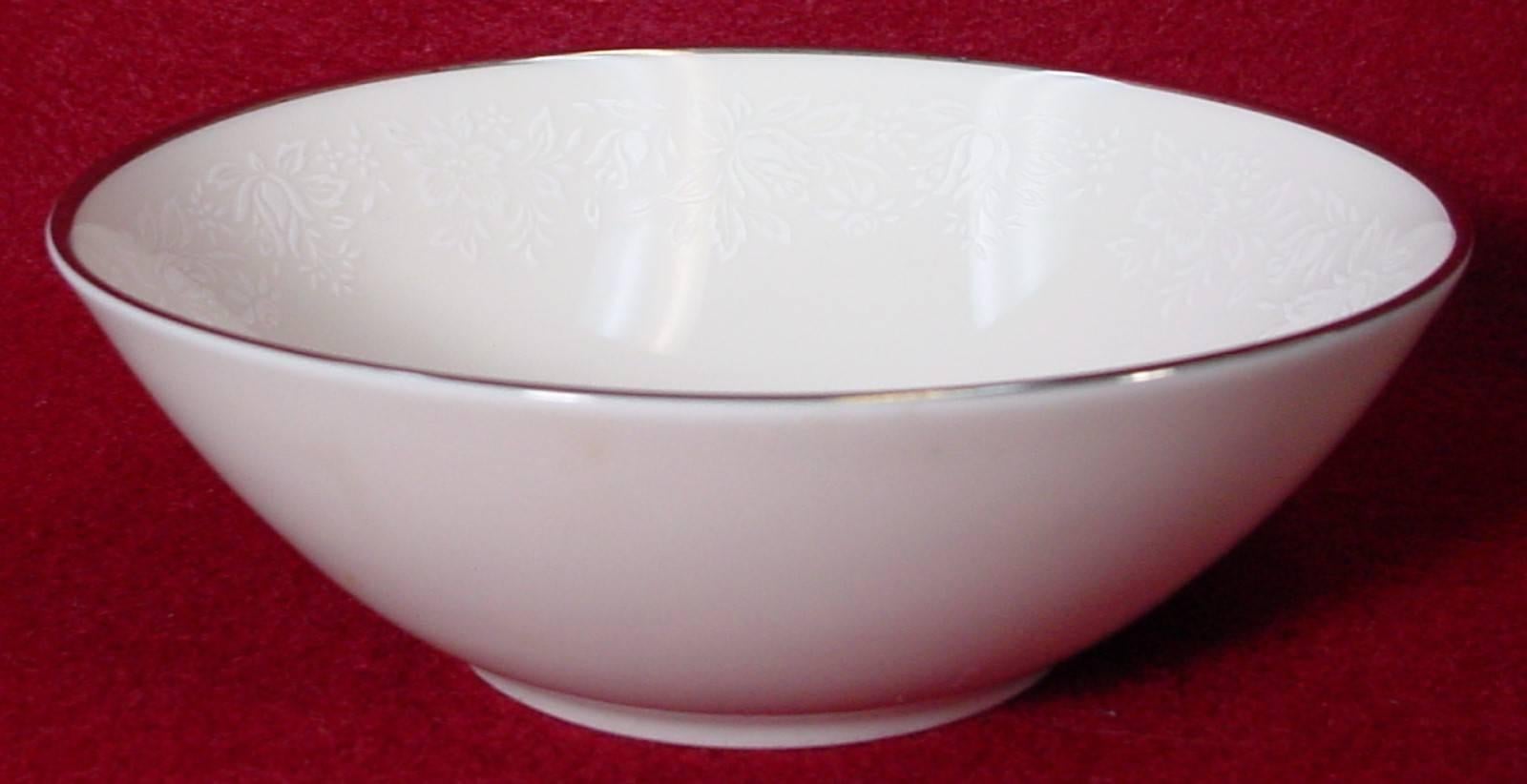 Noritake China Ambrosia 7567 Pattern 98-Piece Set Service For Sale 2