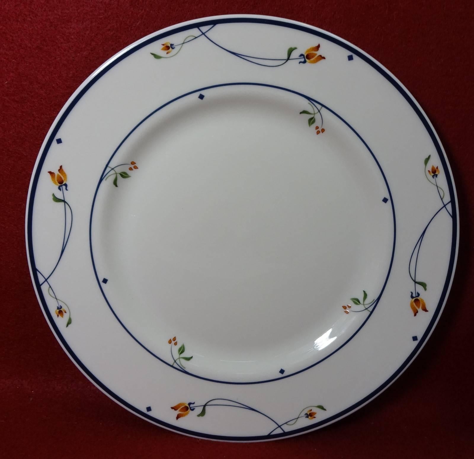 Gorham China Ariana Pattern 50-Piece Set Service for 12 + Two Serving In Excellent Condition For Sale In St. Petersburg, FL