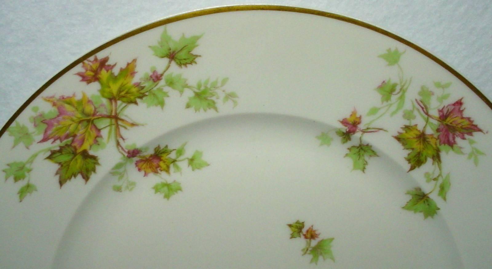 In great condition with minimal use.

Production dates: 1955-1974.

Includes oval vegetable serving bowl, round covered vegetable bowl base, oval meat serving platter and gravy boat.

Leaves.

Rimmed shape.

Gold trim.