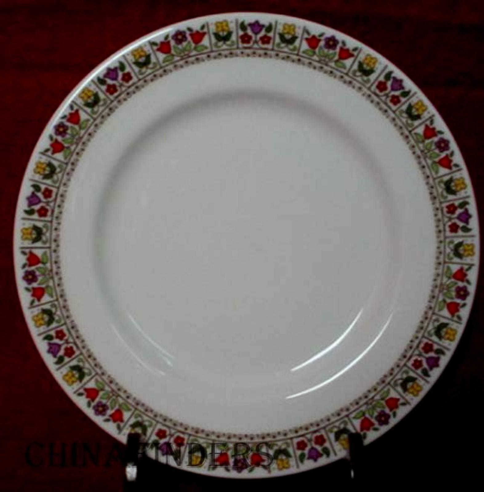in great condition free from chips, cracks, breaks, stains, or discoloration.  Plates show some scratching as is usual with this pattern..

•Production dates: 1971 - 1982. 

• Includes 9 Cups, 9 Saucers, 9 Dinner Plates, 9 Salad Plates and 9