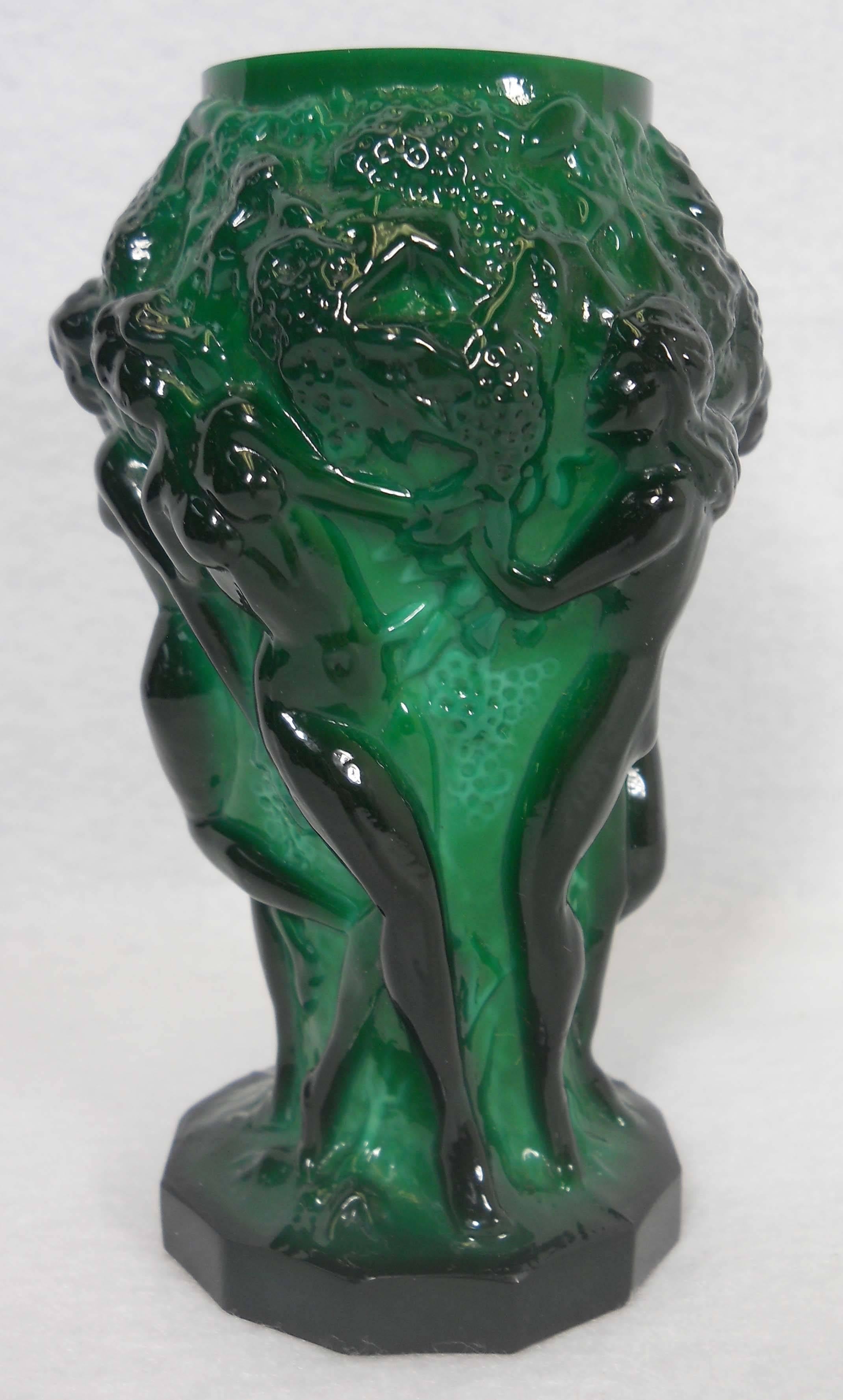 Mid-20th Century Art Deco Malachite Glass Vase by Riedel Glass for Schlevogt's 1930s Ingrid Line