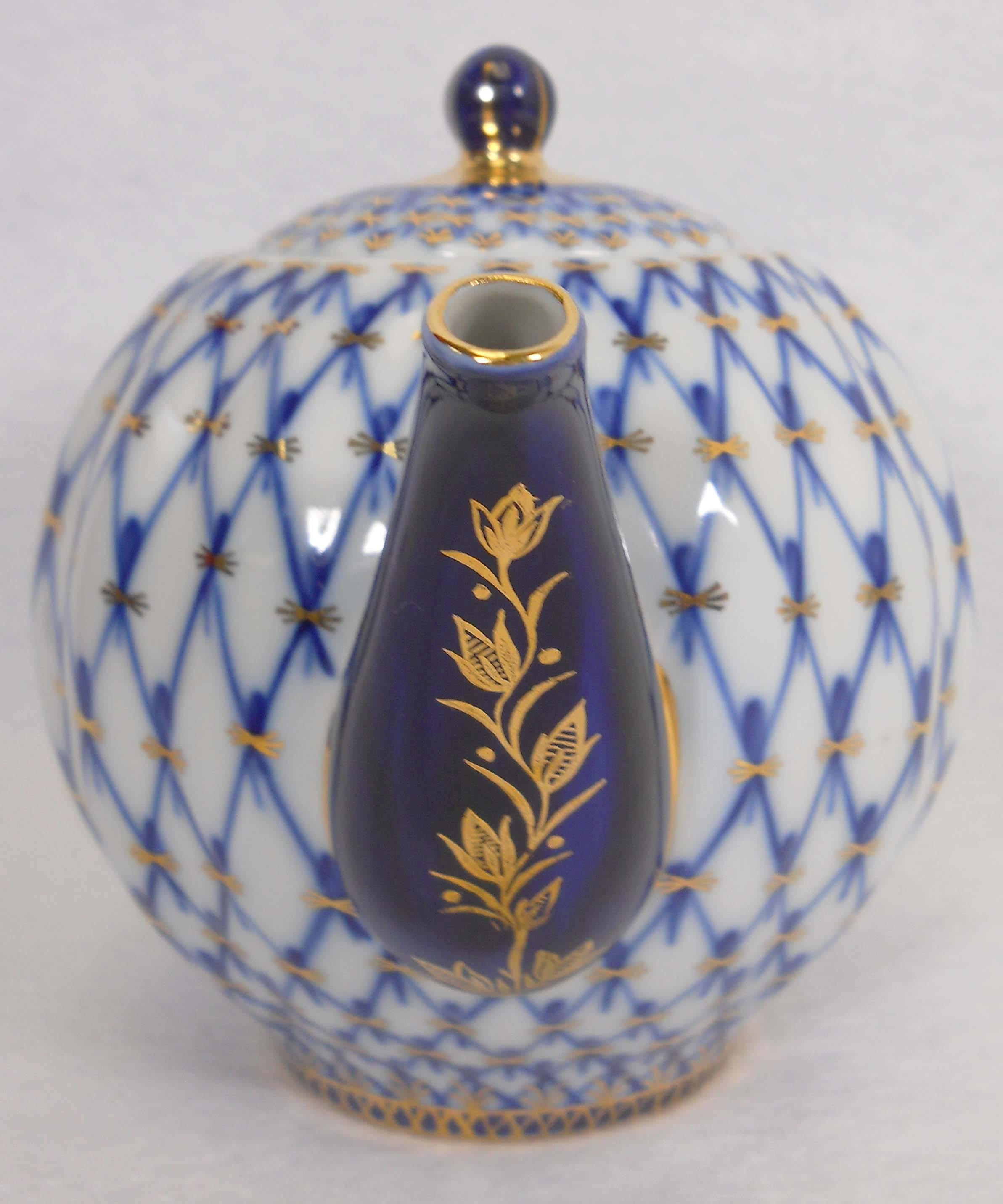 lomonosov porcelain teapot
