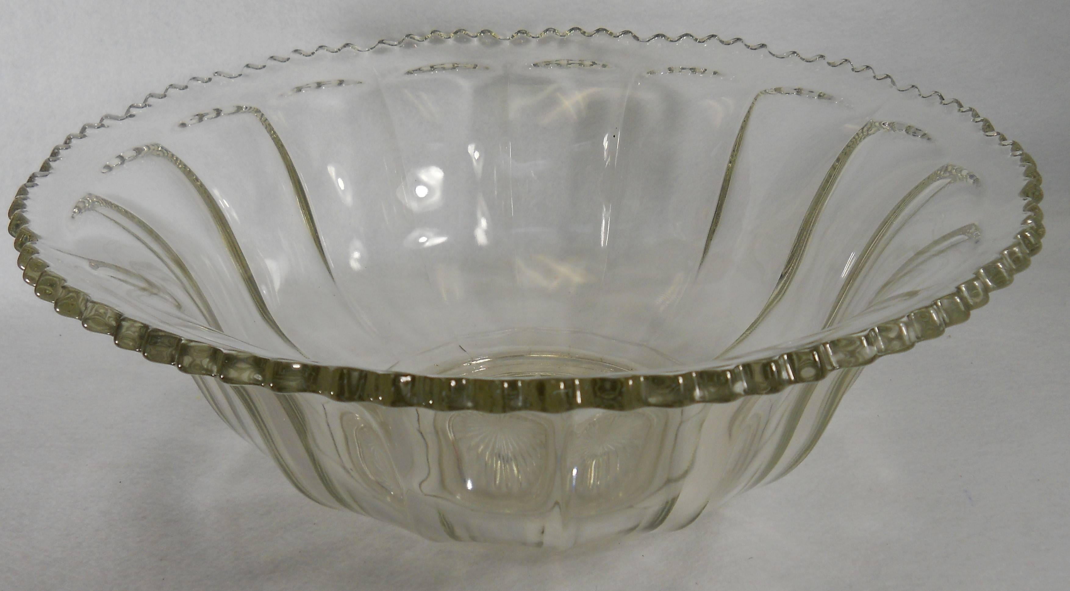 1962 Indiana Glass Co. Colonial Paneled PUNCH BOWL SET w/Scalloped Rim #7115 In Excellent Condition For Sale In St. Petersburg, FL